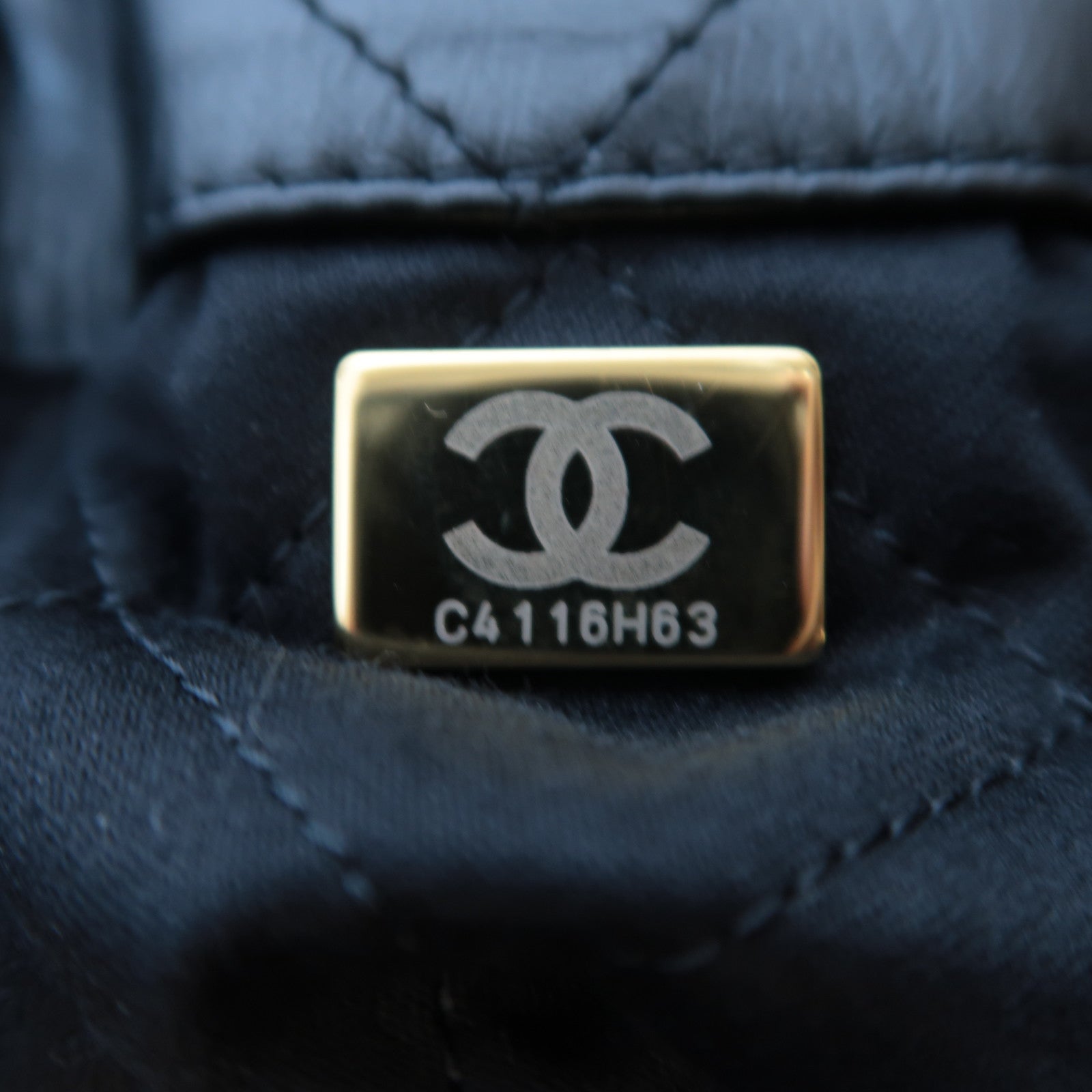 CHANEL 【激減優惠】菱格牛皮皮革C22 Backpack金扣背包黑色