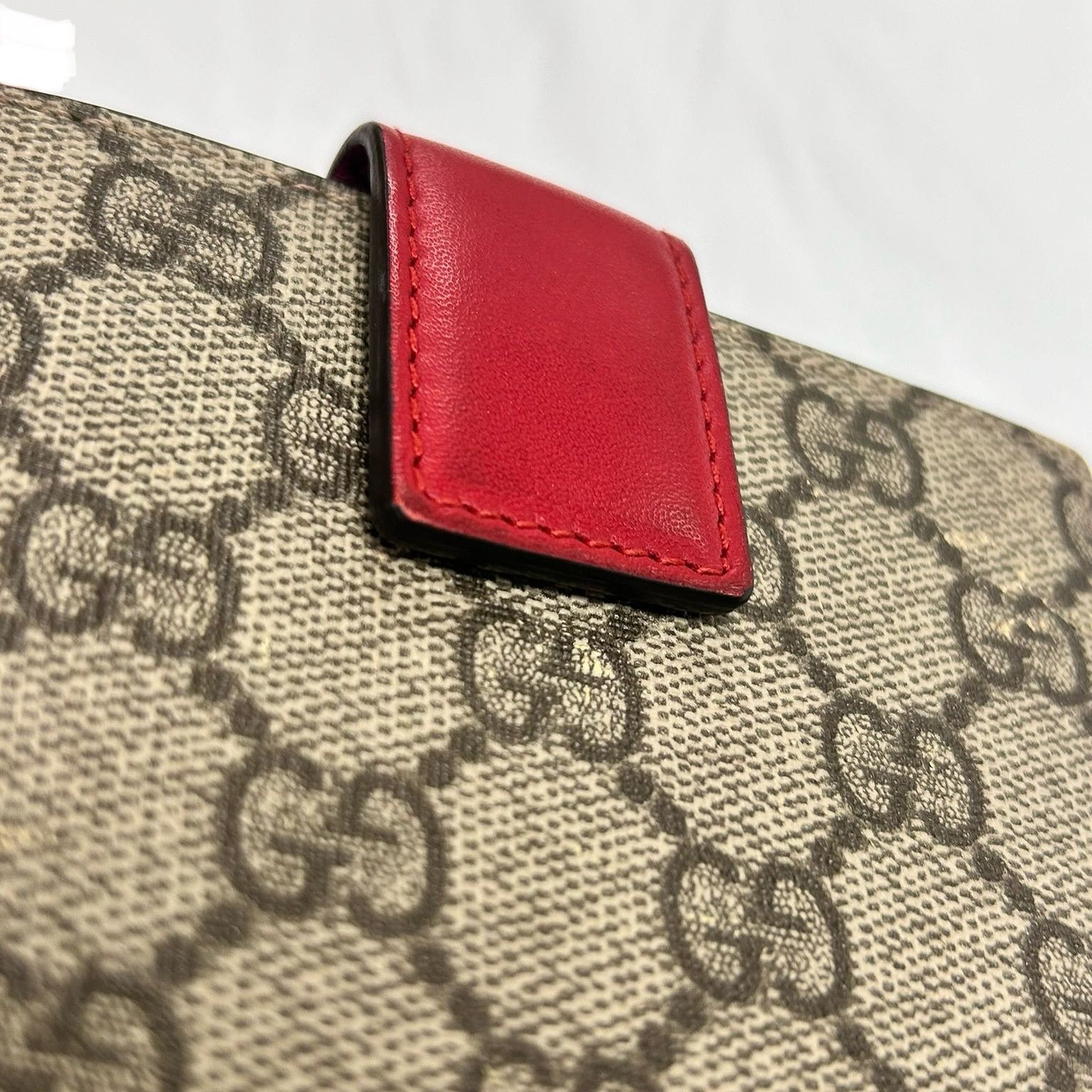 GUCCI 塗層帆布GG Supreme Wallet金扣短錢包啡色/紅色