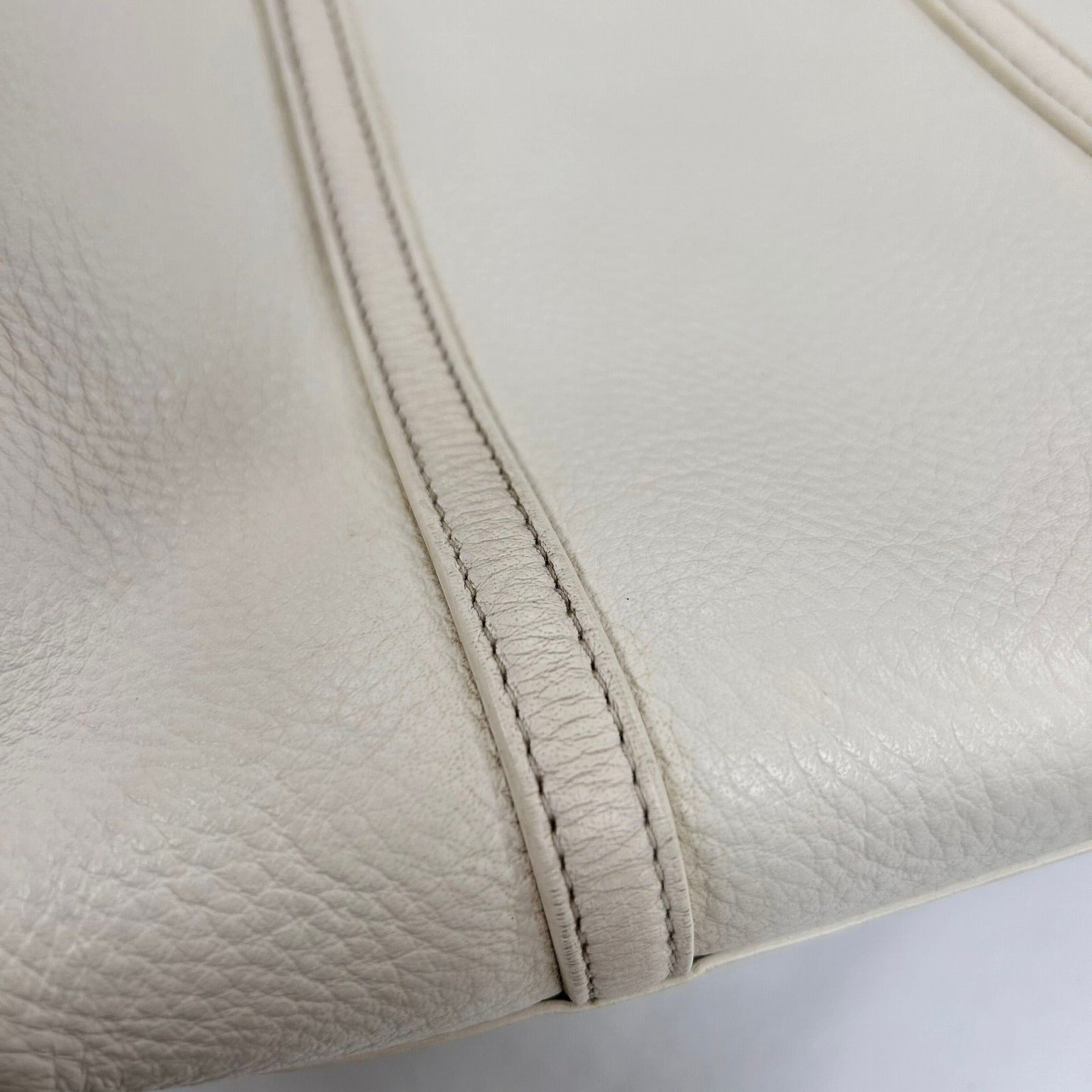 BALENCIAGA 牛皮皮革Everyday銀扣手挽肩背兩用袋白色