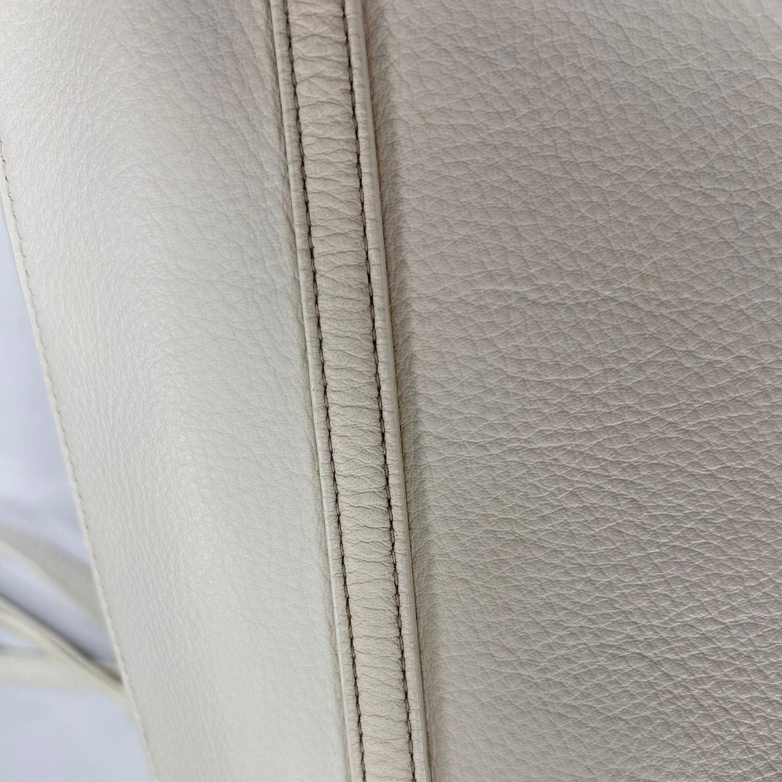 BALENCIAGA 牛皮皮革Everyday銀扣手挽肩背兩用袋白色