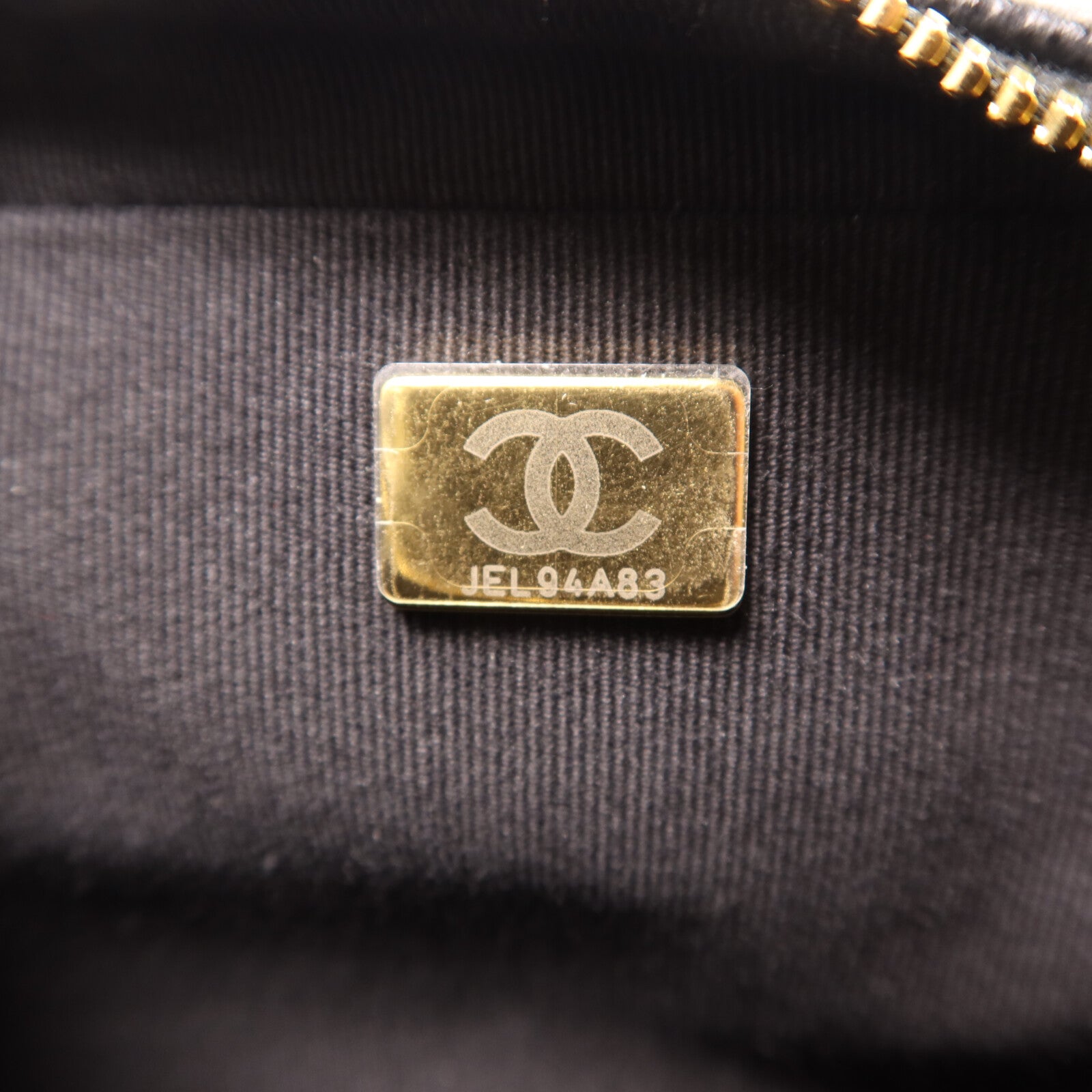 CHANEL 牛皮皮革Mini Camera Bag鏈帶肩背袋