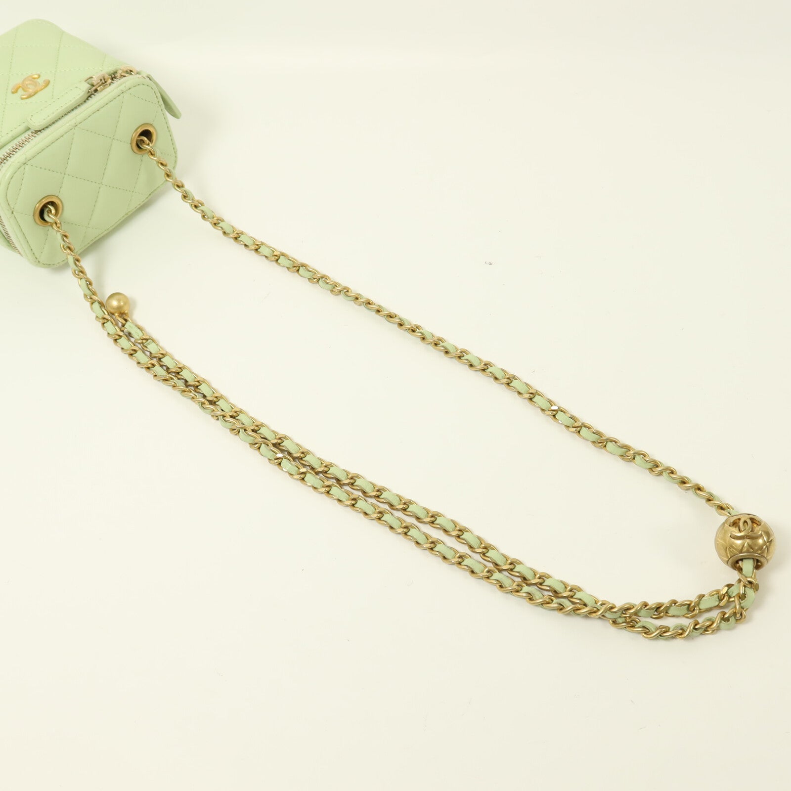 CHANEL 羊皮皮革Vanity Case Gold Ball鏈帶肩背袋