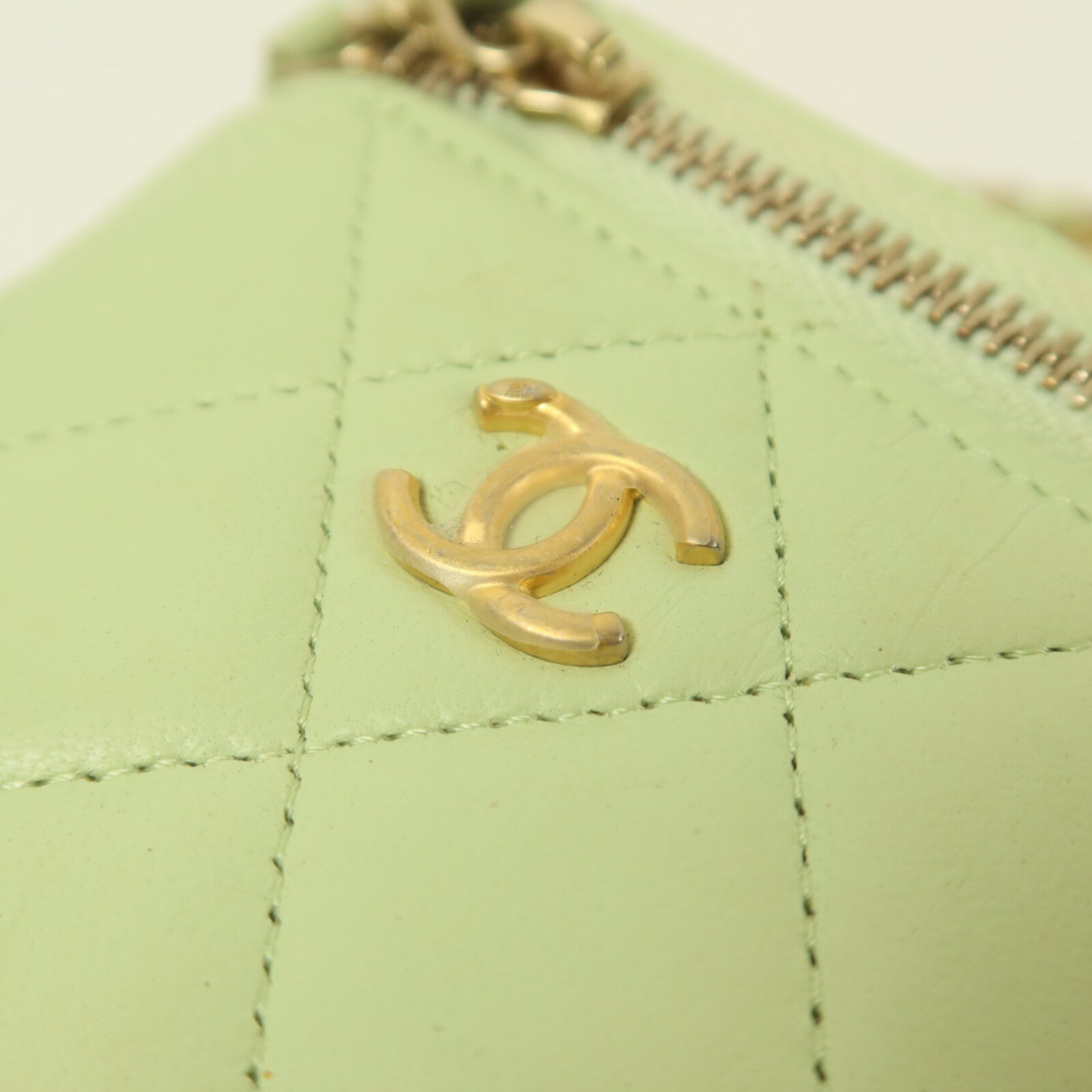 CHANEL 羊皮皮革Vanity Case Gold Ball鏈帶肩背袋