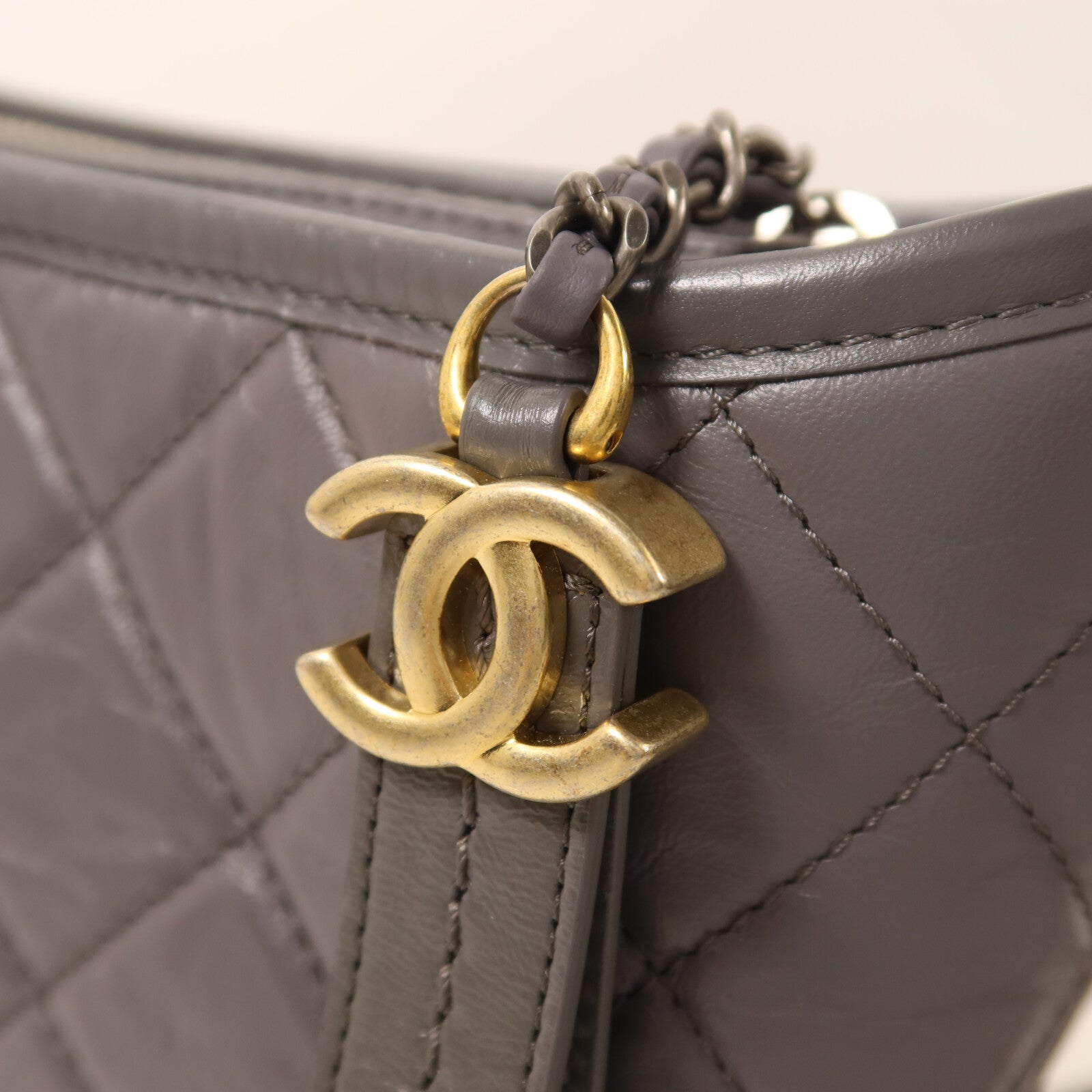 CHANEL 牛皮皮革Garbriell Small鏈帶肩背袋