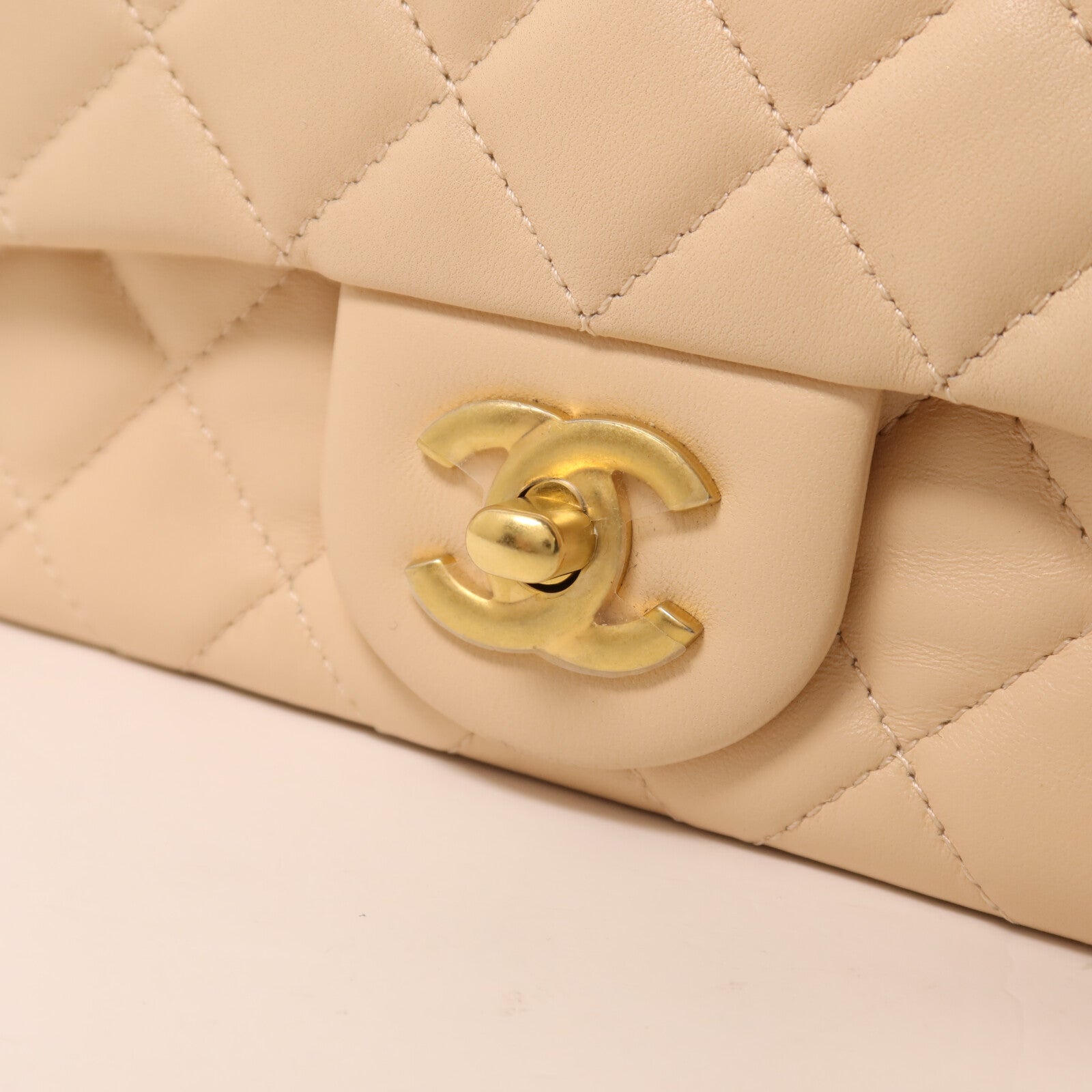 CHANEL 羊皮皮革Mini Camellia Crush 20鏈帶肩背袋