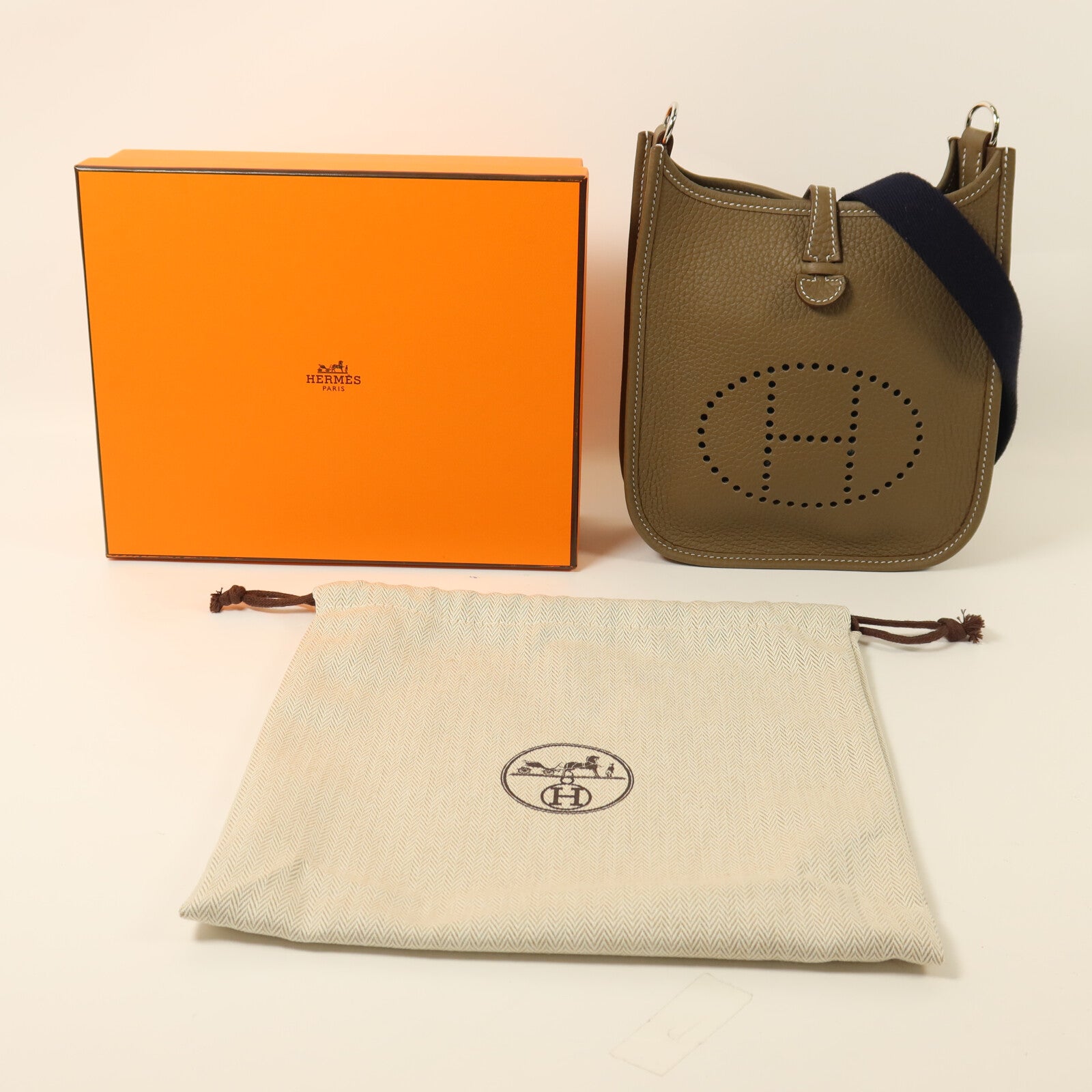 HERMES Clemence皮革Evelyne TPM肩背袋Etoupe