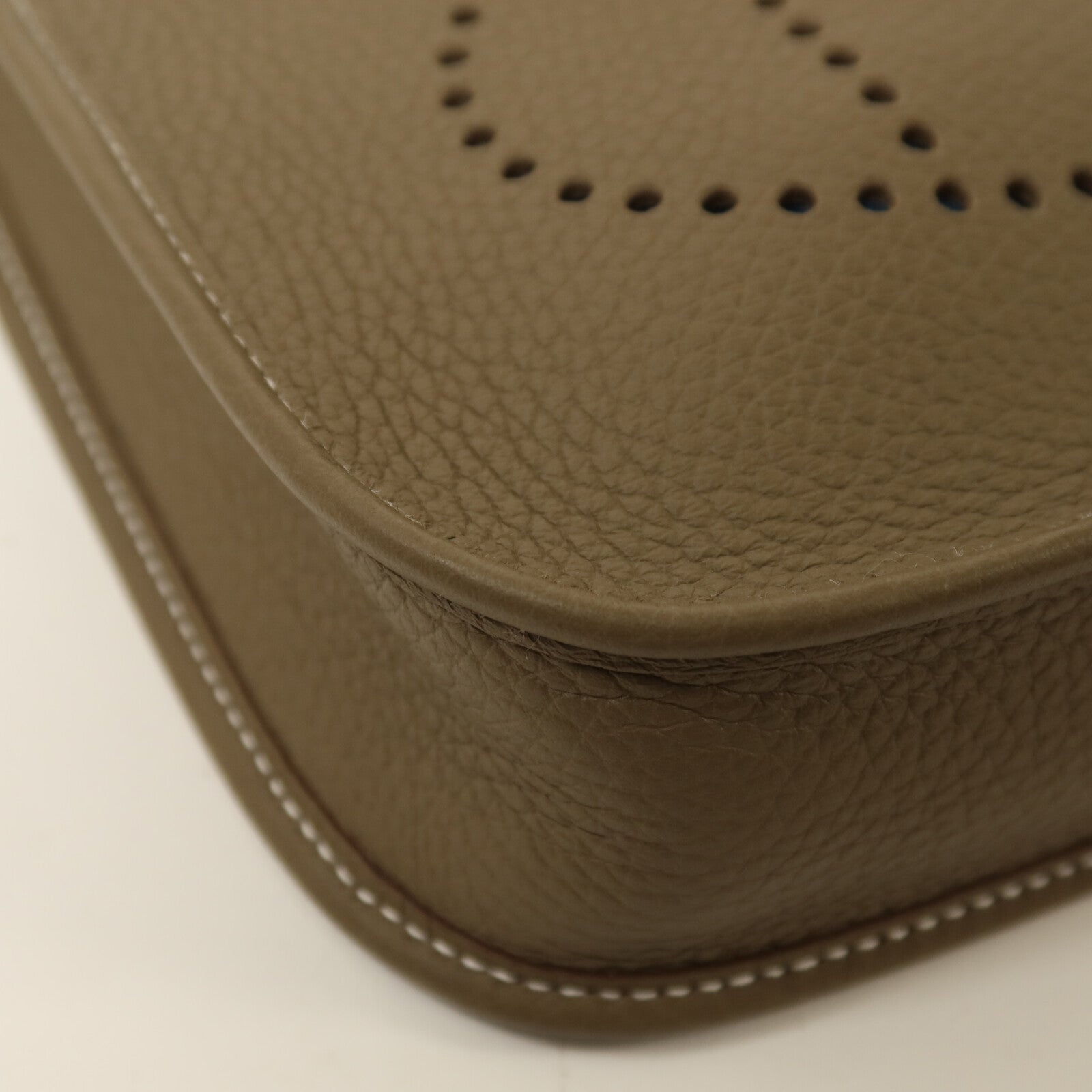 HERMES Clemence皮革Evelyne TPM肩背袋Etoupe
