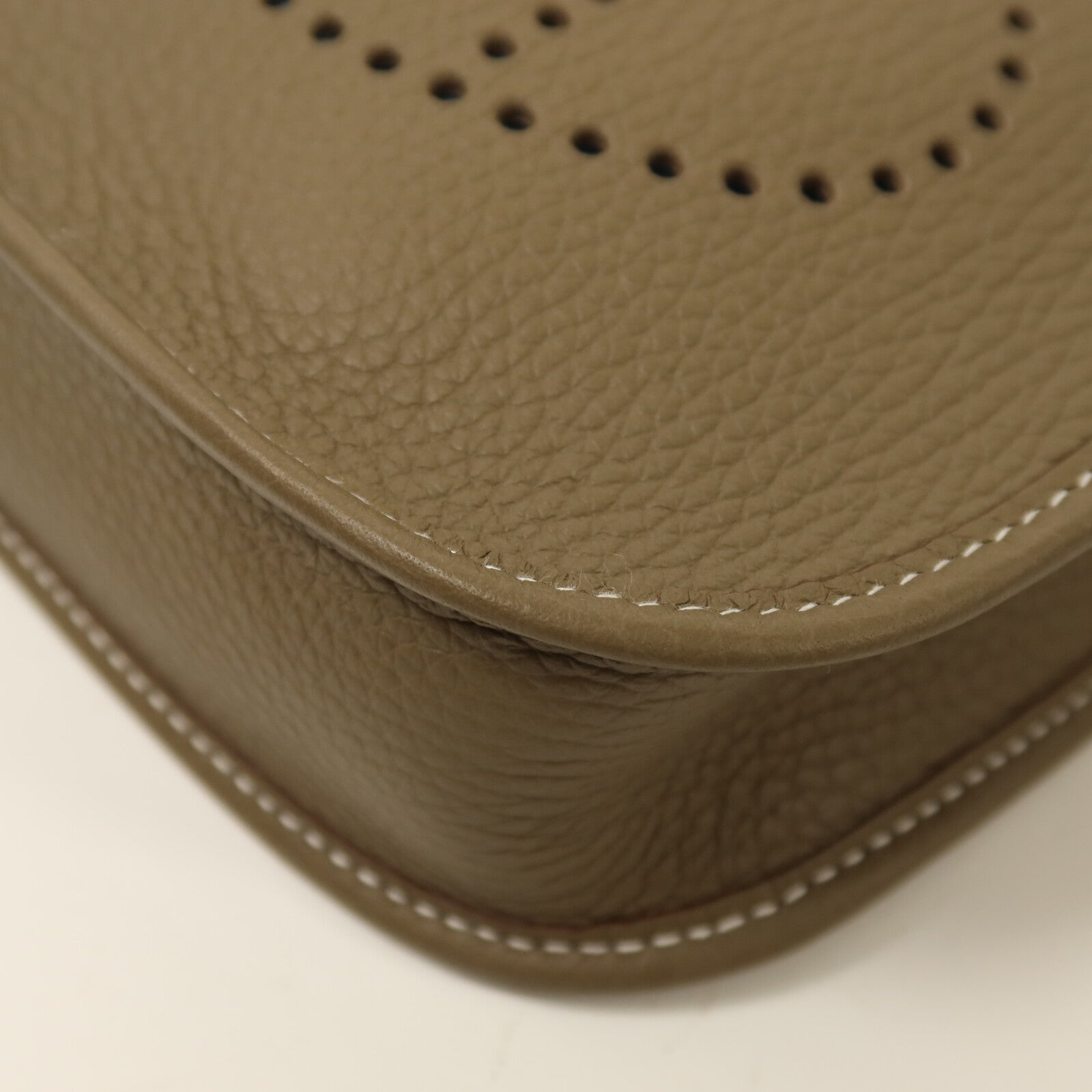 HERMES Clemence皮革Evelyne TPM肩背袋Etoupe