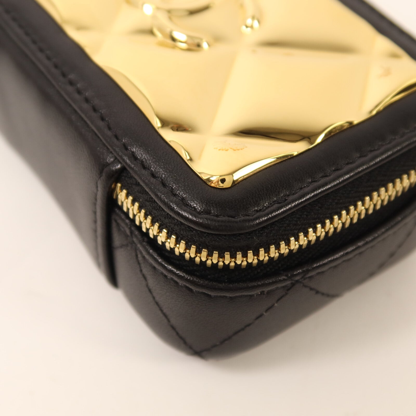 CHANEL 羊皮皮革Mini Vanity Case鏈帶肩背袋