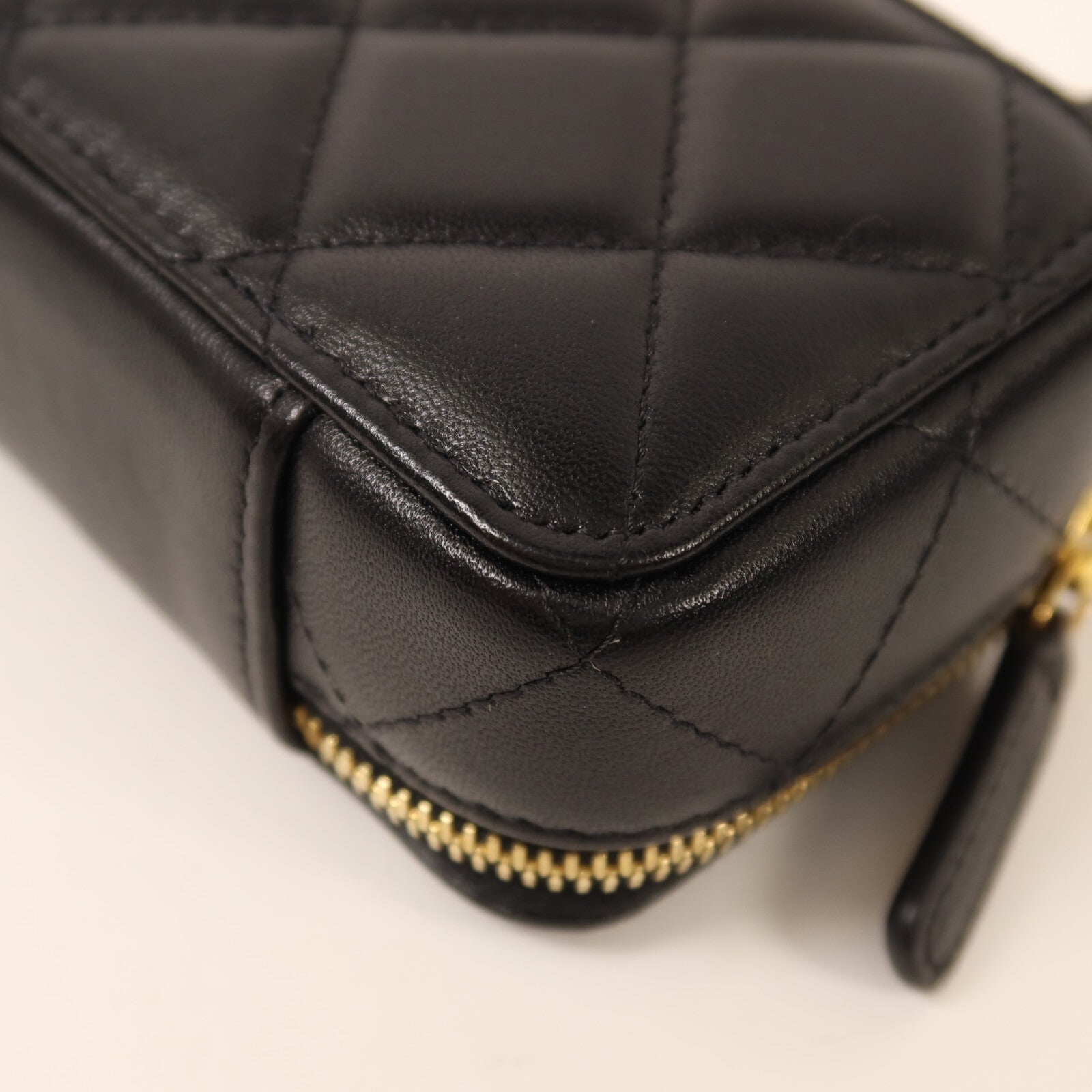 CHANEL 羊皮皮革Mini Vanity Case鏈帶肩背袋