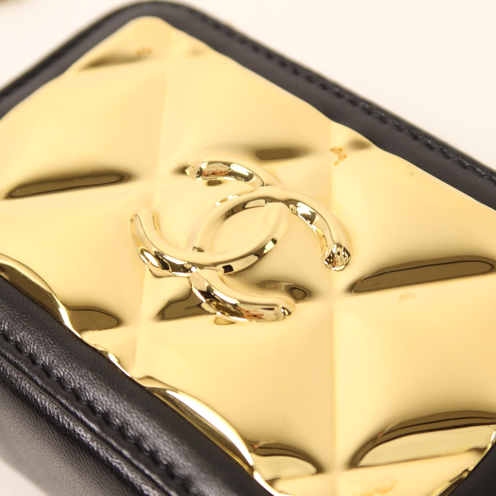 CHANEL 羊皮皮革Mini Vanity Case鏈帶肩背袋