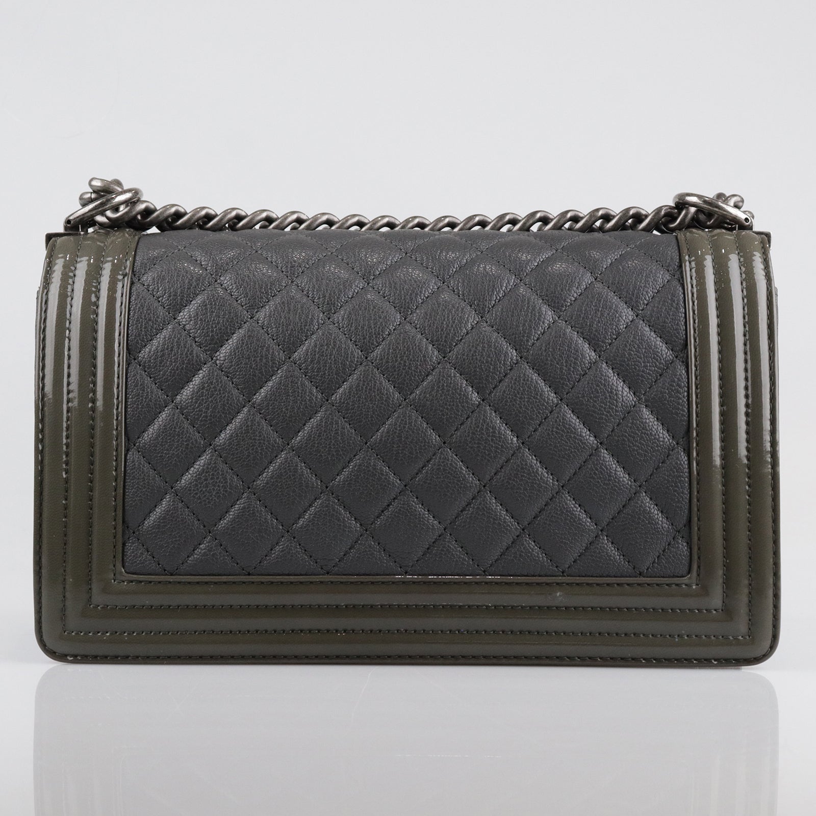 CHANEL 牛皮皮革Boy Chanel银扣肩背袋灰色