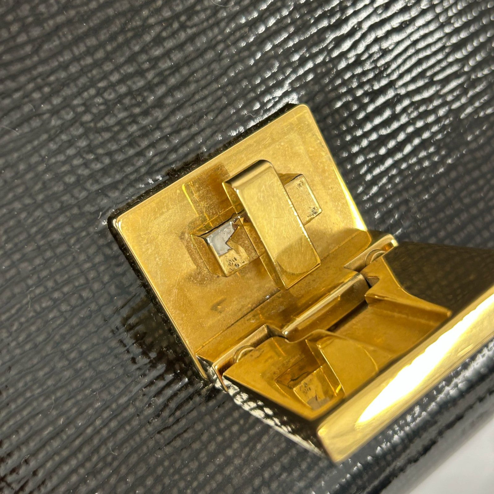 CELINE 【激減優惠】漆皮皮革Trapeze金扣手挽肩背兩用袋黑色