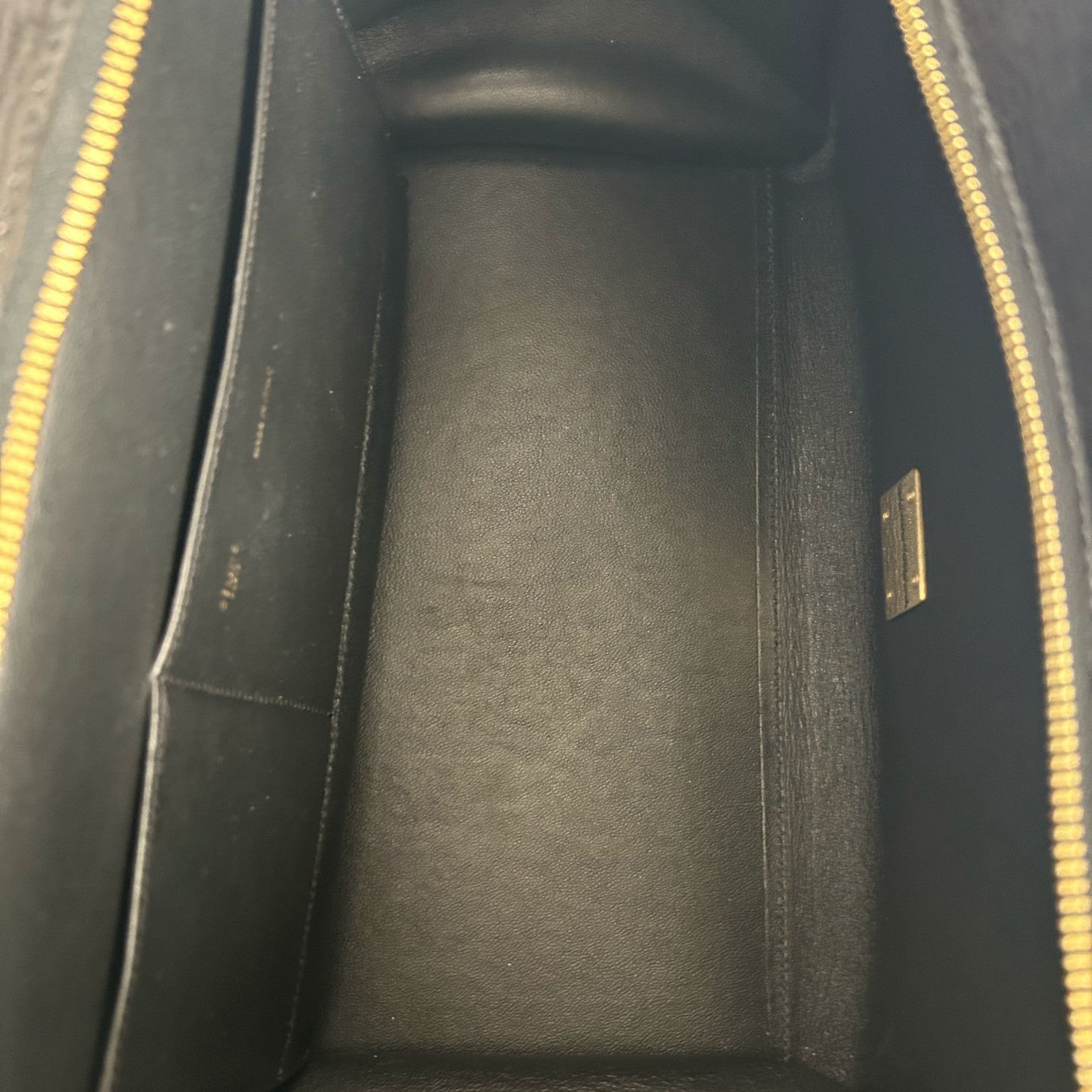 CELINE 【激減優惠】漆皮皮革Trapeze金扣手挽肩背兩用袋黑色