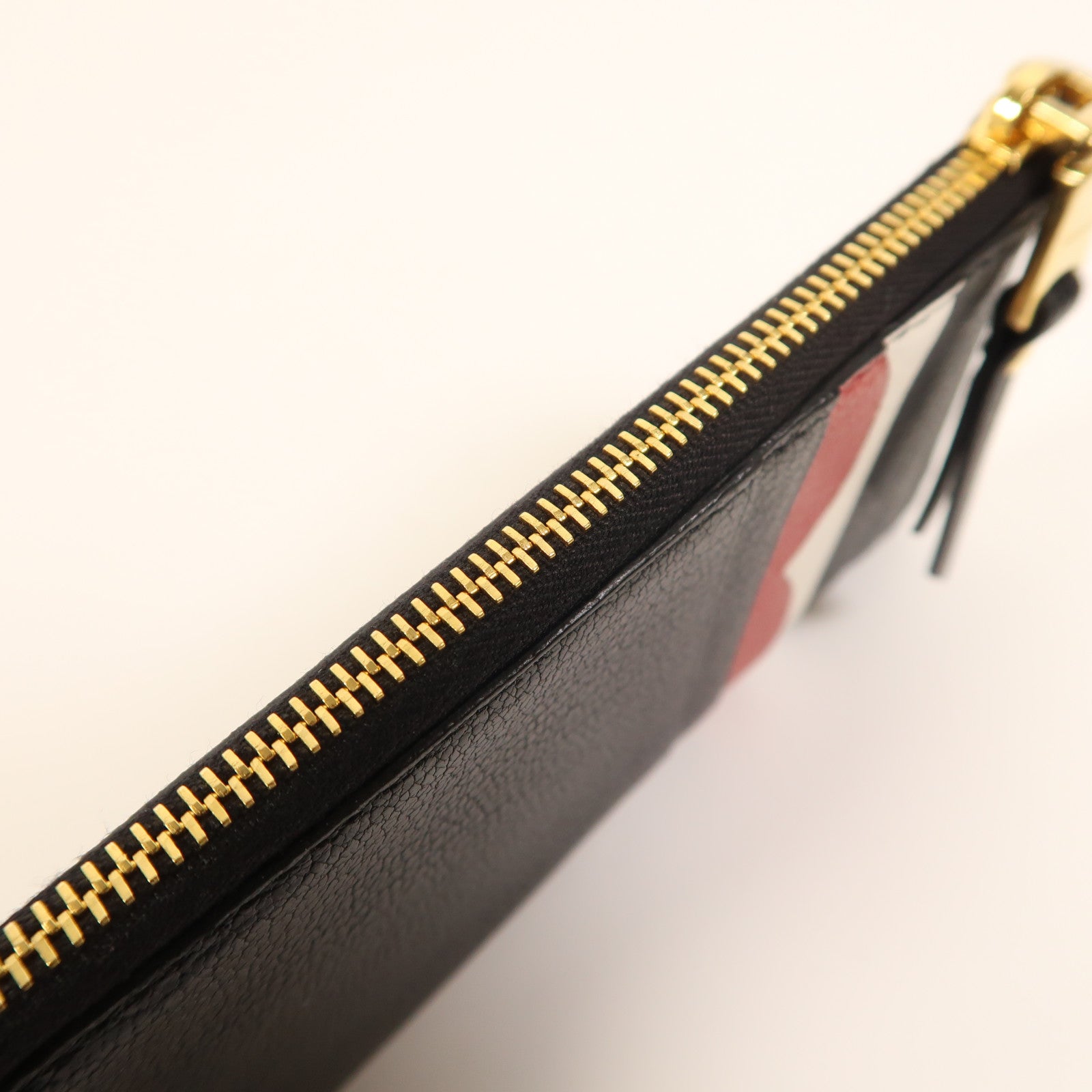 Miu Miu 牛皮皮革Card Case金扣卡片套