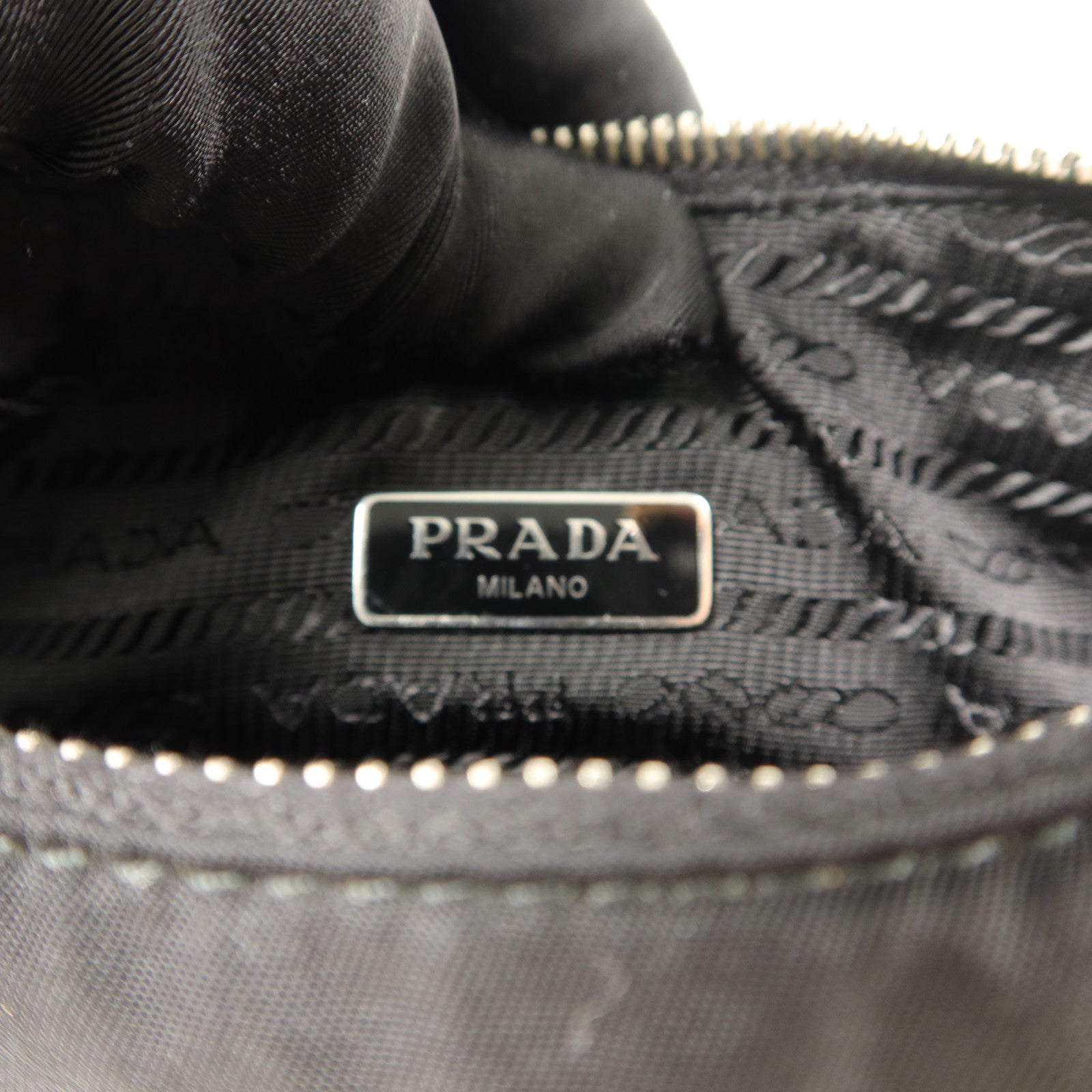 PRADA 尼龍Re-Edition 2005鏈帶肩背袋