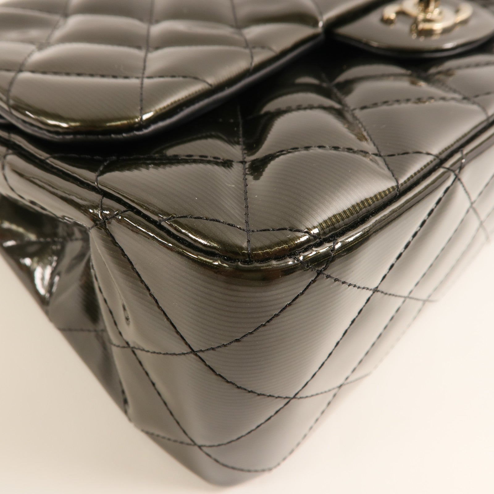 CHANEL 漆皮皮革Large Classic銀扣鏈帶肩背袋