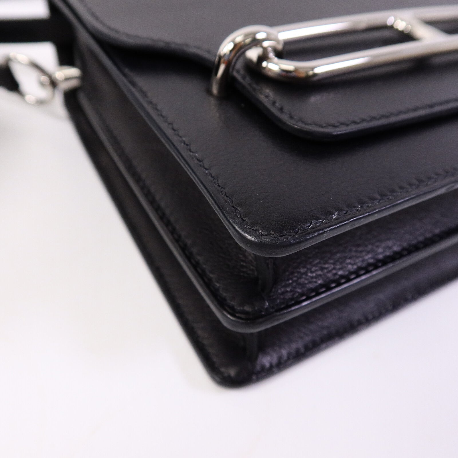 HERMES Evergrain皮革Mini Roulis肩背袋Noir