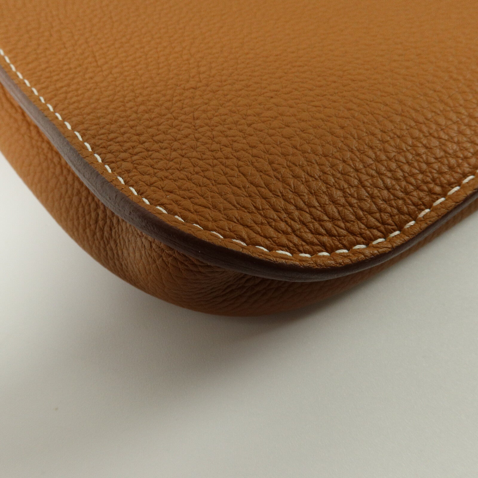 HERMES Togo皮革Steve Light Junior肩背袋Gold