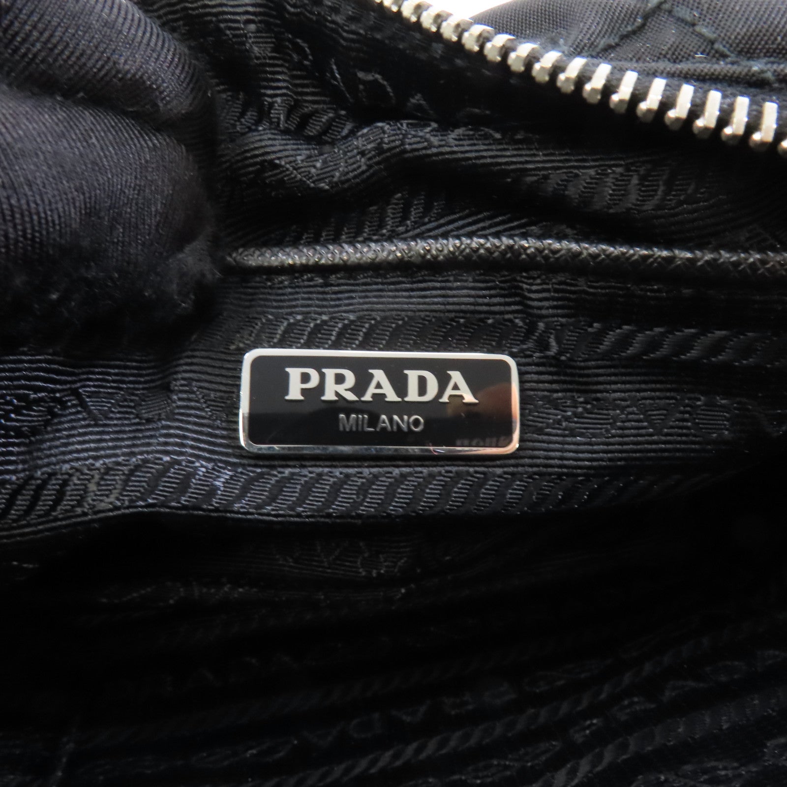 PRADA 尼龍Chain Shoulder銀扣鏈帶肩背袋黑色