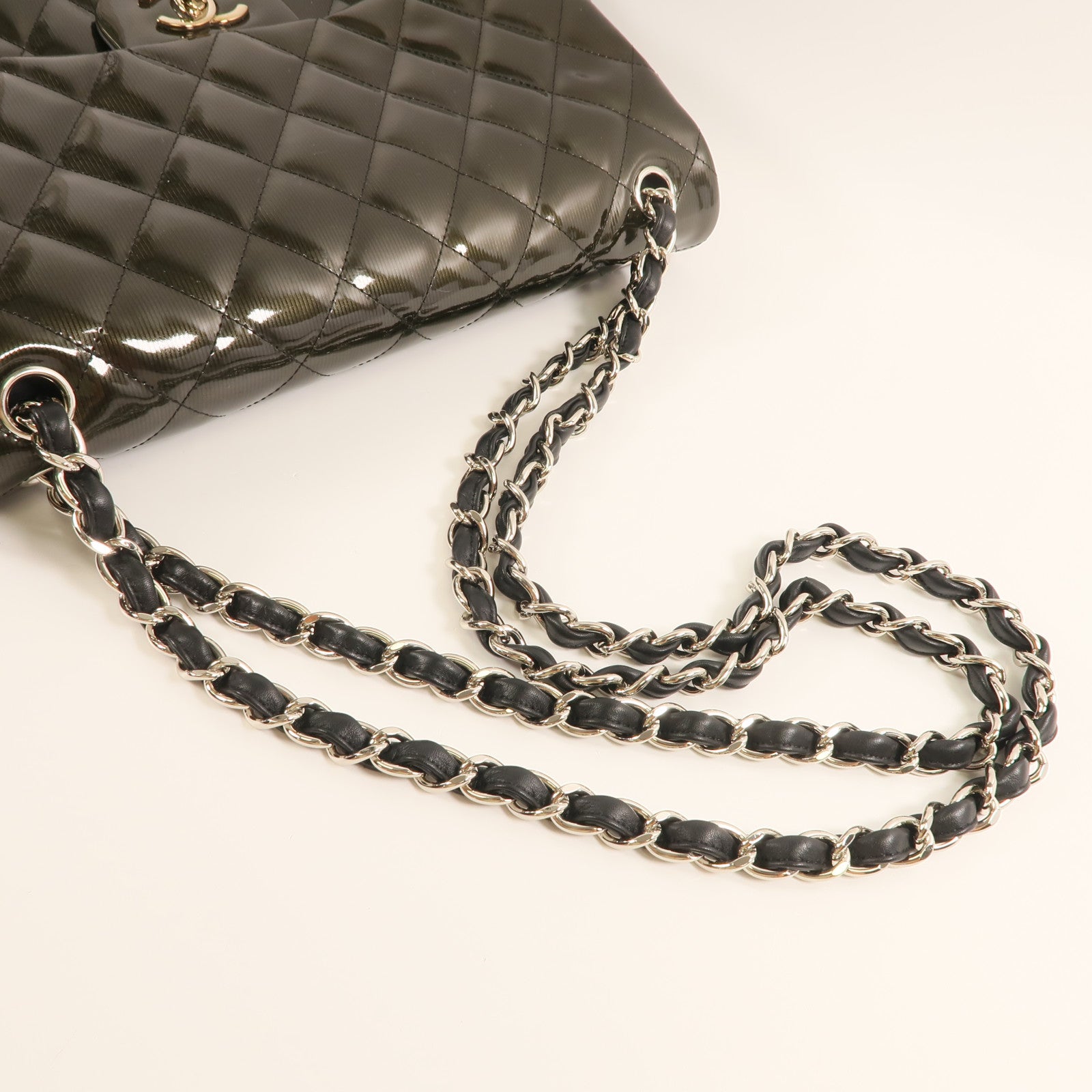 CHANEL 【激減優惠】漆皮皮革Large Classic銀扣鏈帶肩背袋