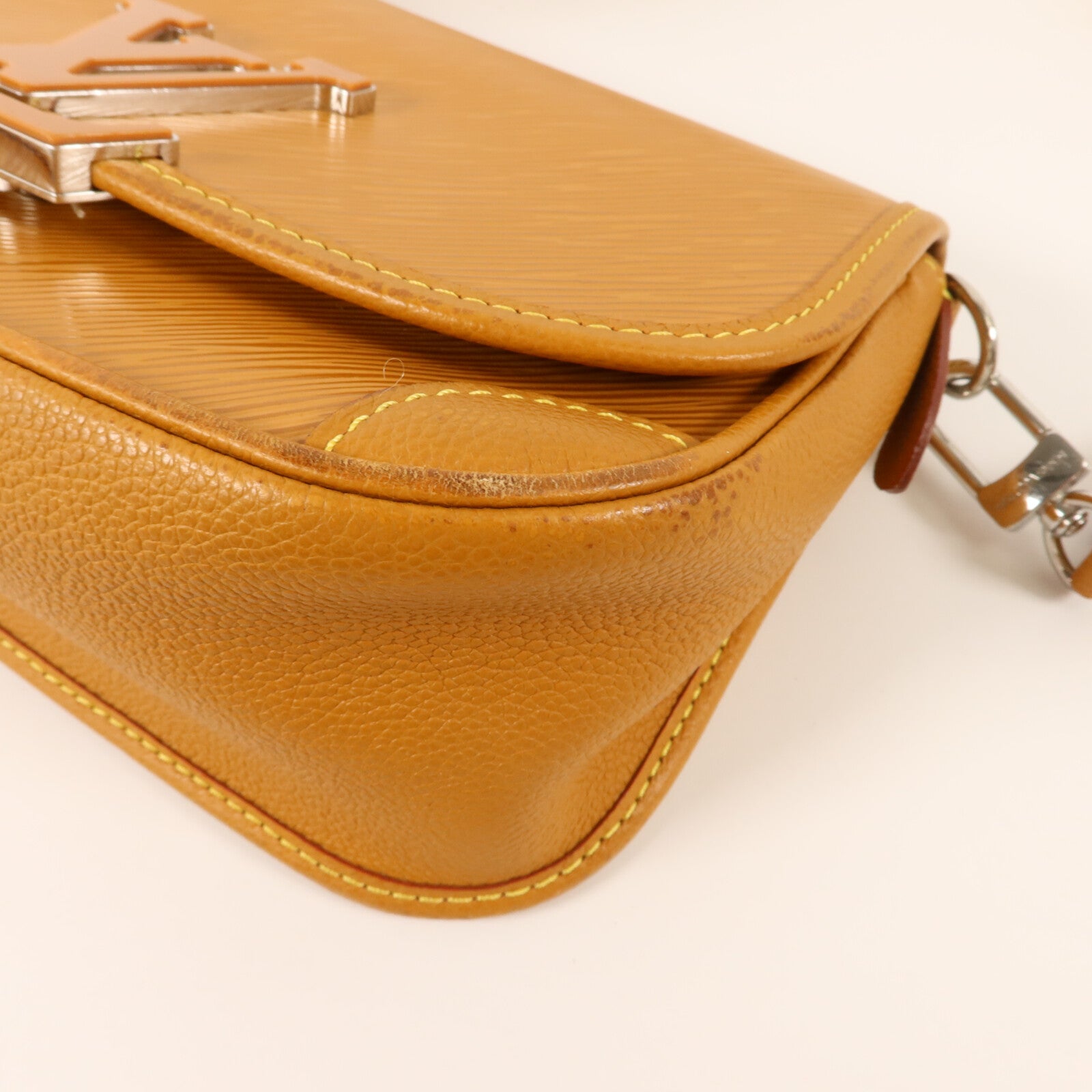 LOUIS VUITTON Epi Buci銀扣肩背袋棕色