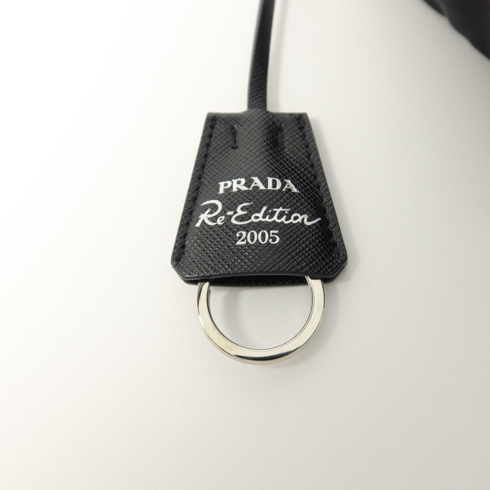 PRADA 尼龍Re-Edition 2005鏈帶肩背袋