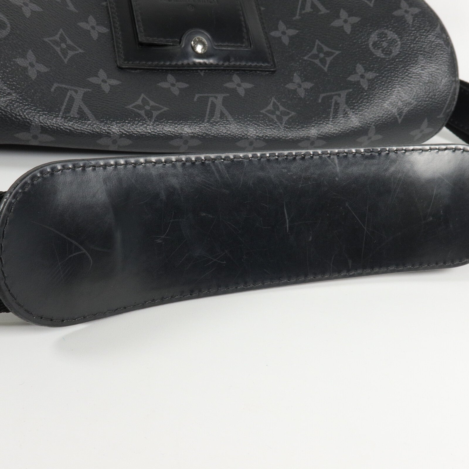LOUIS VUITTON Monogram Eclipse Messenger PM Voyager銀扣肩背袋