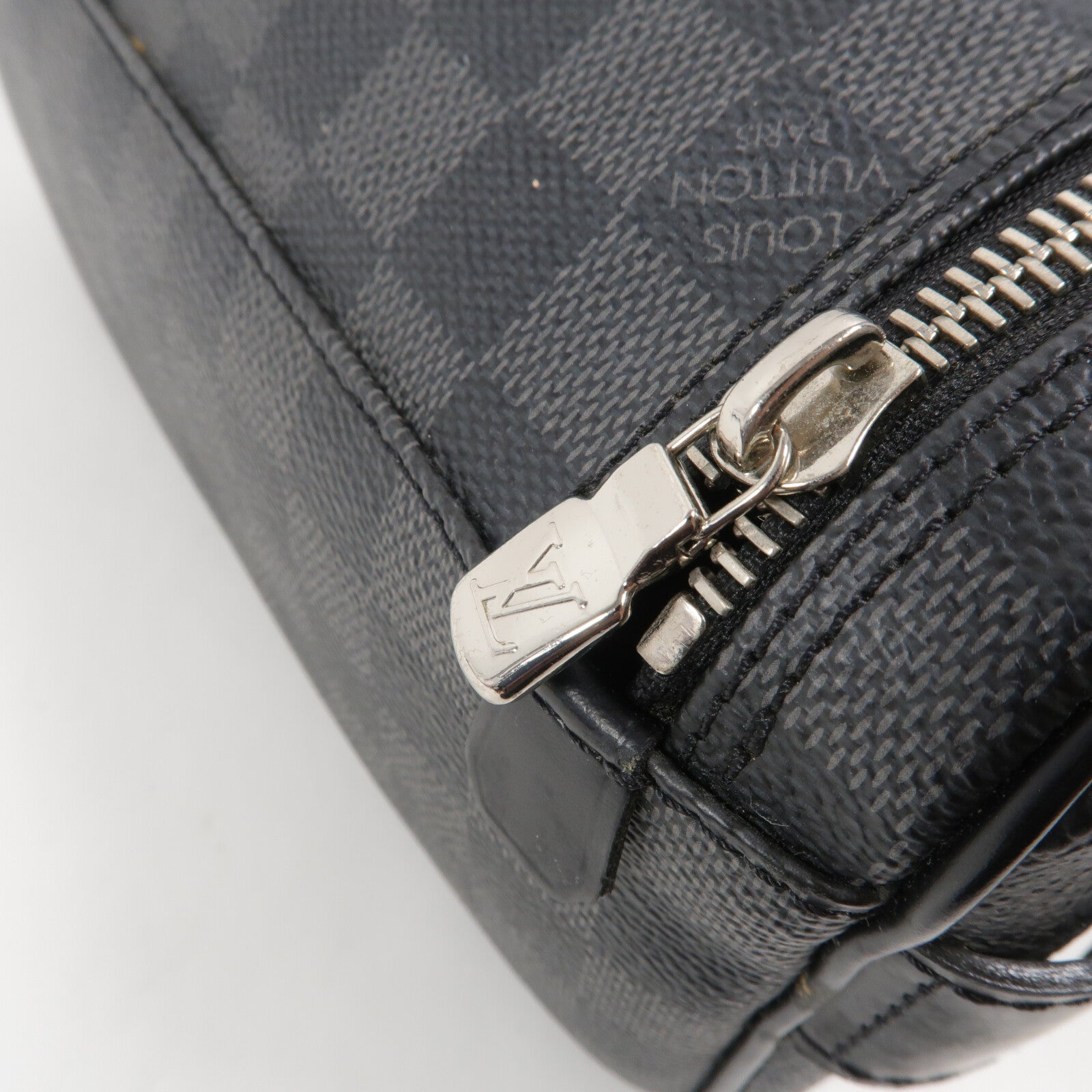 LOUIS VUITTON Damier Graphite Toiletry Pouch手拿包