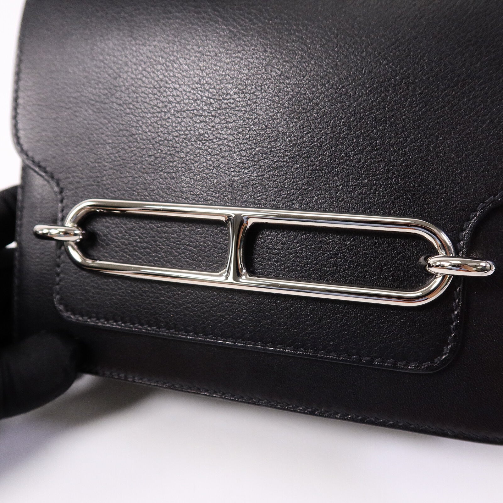HERMES Evergrain皮革Mini Roulis肩背袋Noir