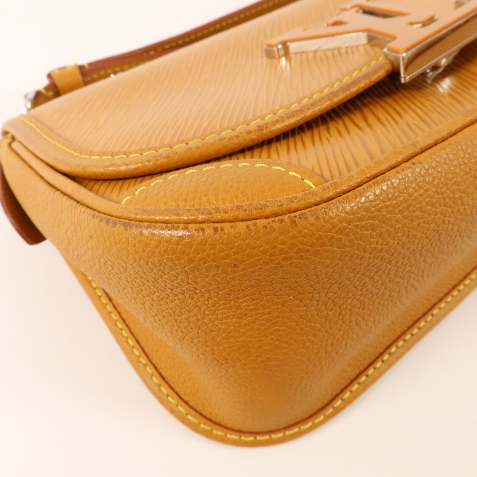 LOUIS VUITTON Epi Buci銀扣肩背袋棕色