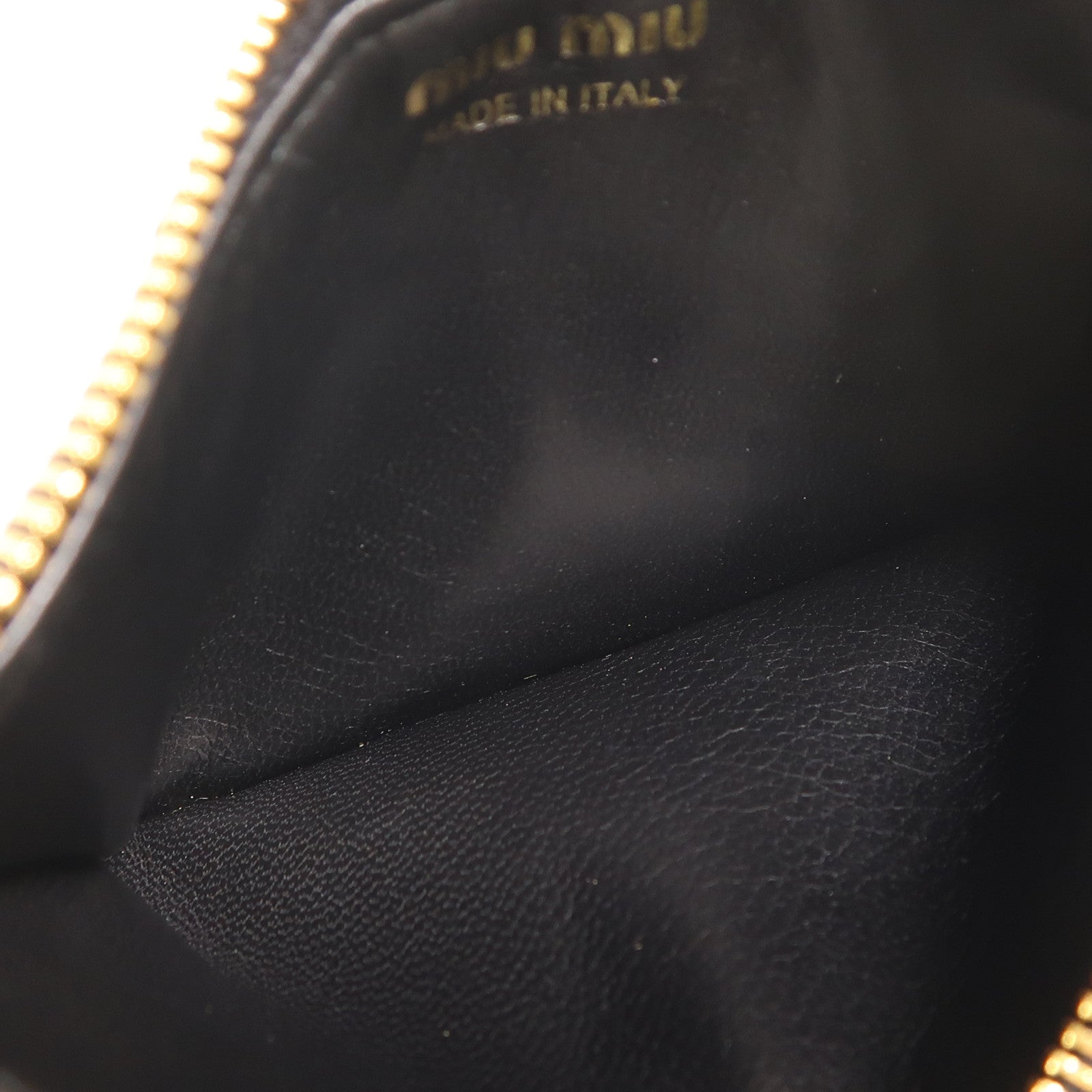 Miu Miu 牛皮皮革Card Case金扣卡片套