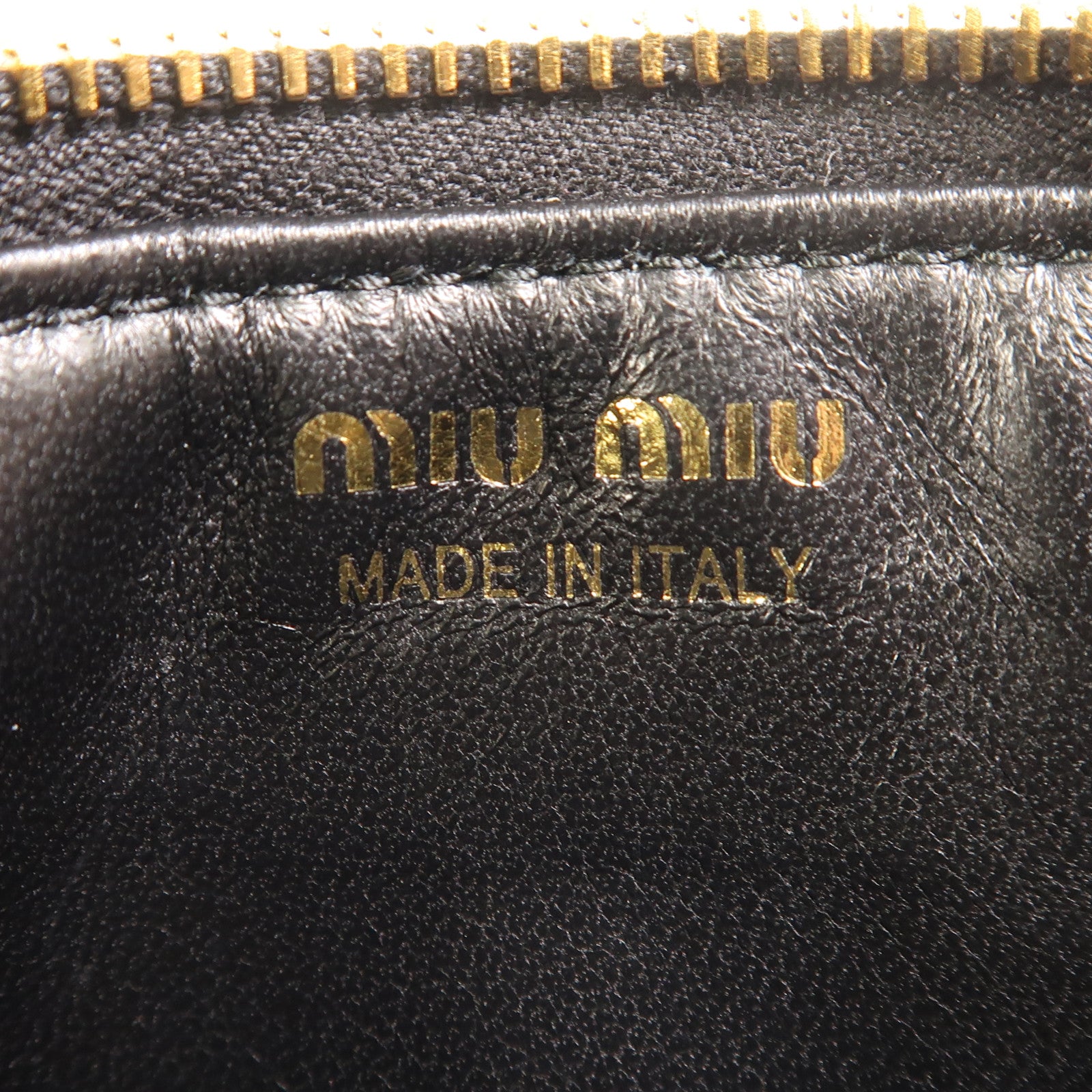 Miu Miu 牛皮皮革Card Case金扣卡片套