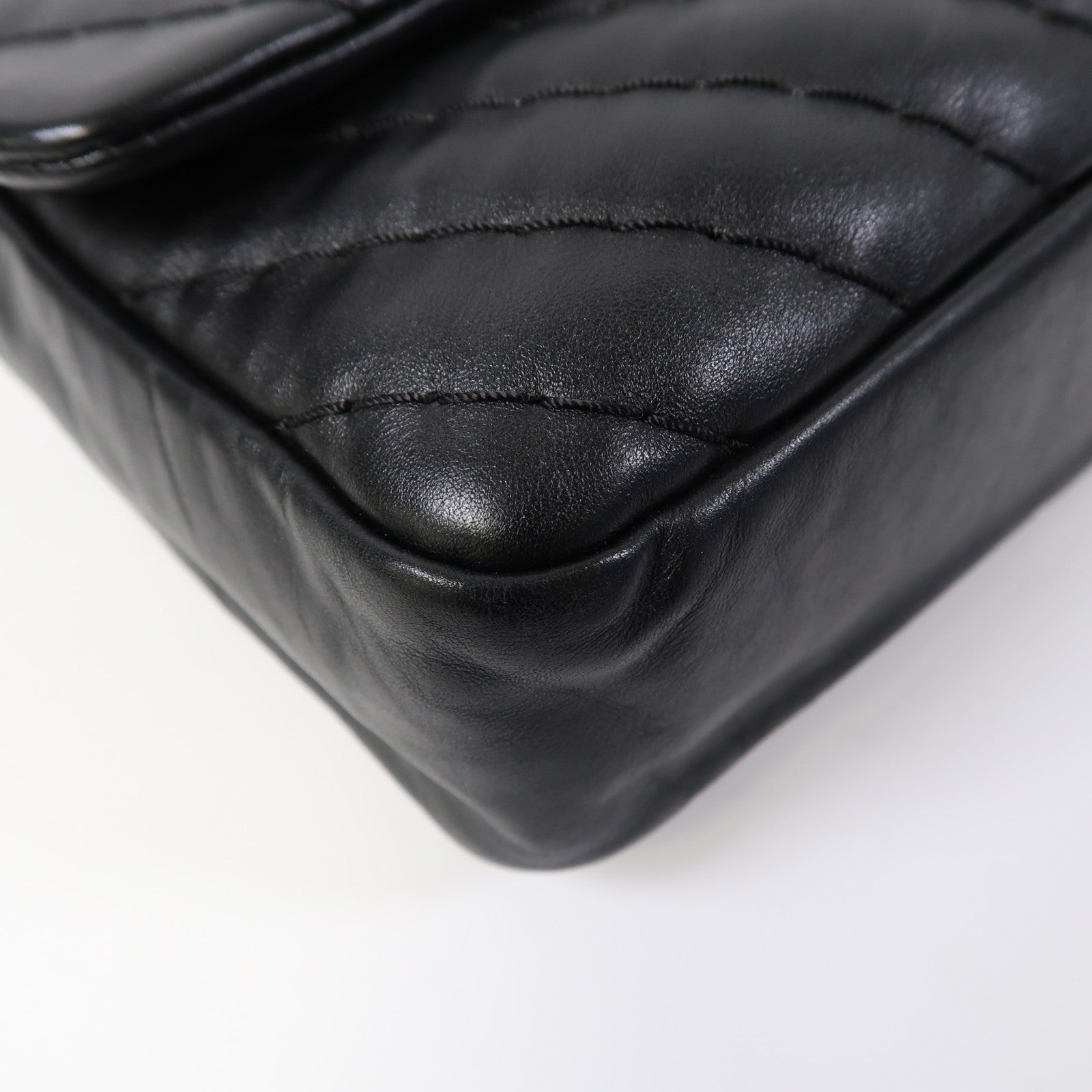 CHANEL 斜紋羊皮皮革Chain Shoulder金扣鏈帶肩背袋黑色