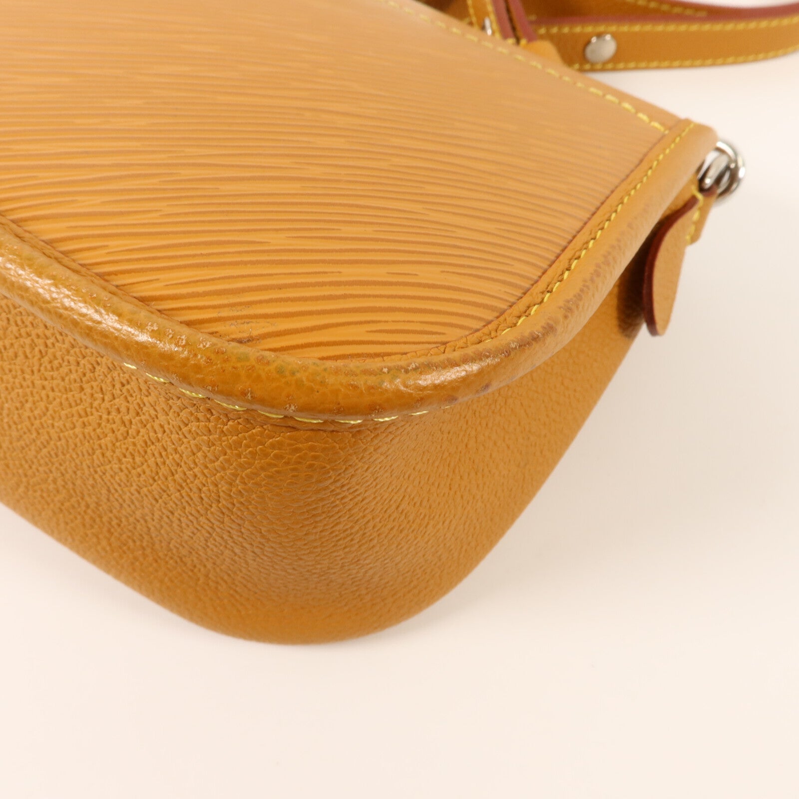 LOUIS VUITTON Epi Buci銀扣肩背袋棕色
