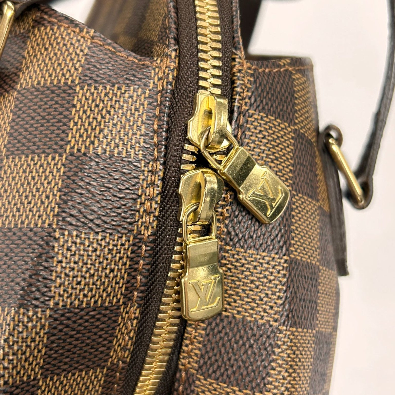 LOUIS VUITTON Damier Ebene Belem PM金扣手挽袋啡色