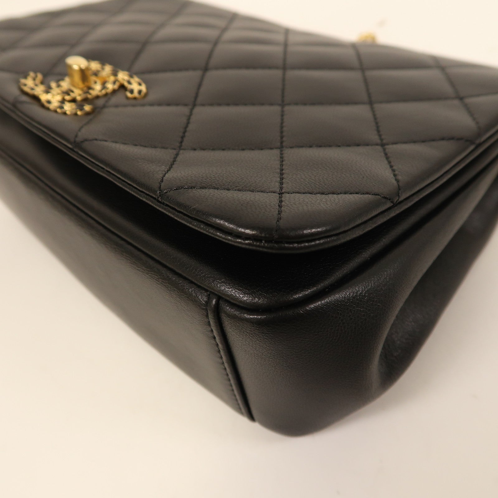 CHANEL 羊皮皮革Chain Shoulder金扣鏈帶肩背袋