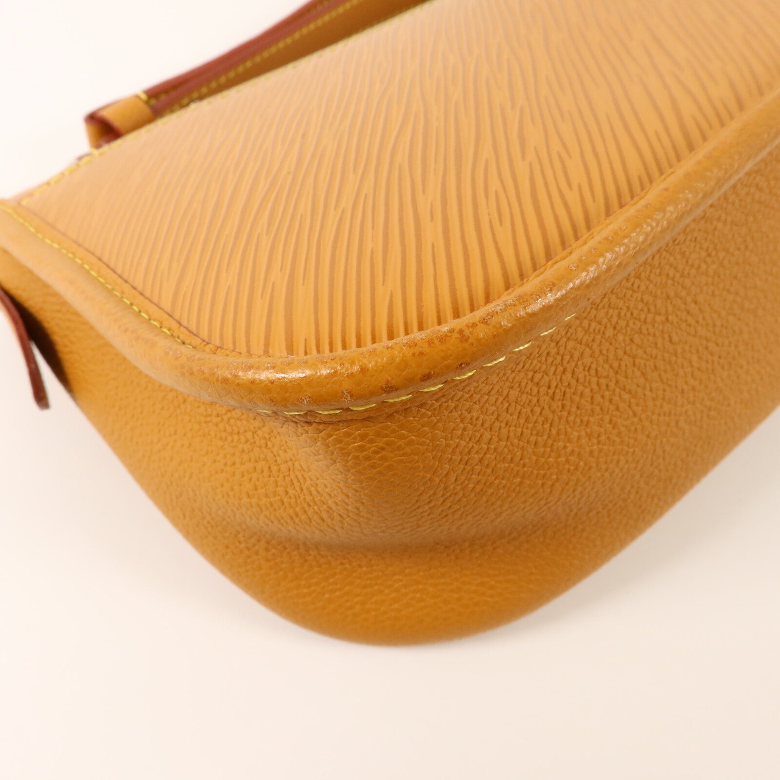 LOUIS VUITTON Epi Buci銀扣肩背袋棕色
