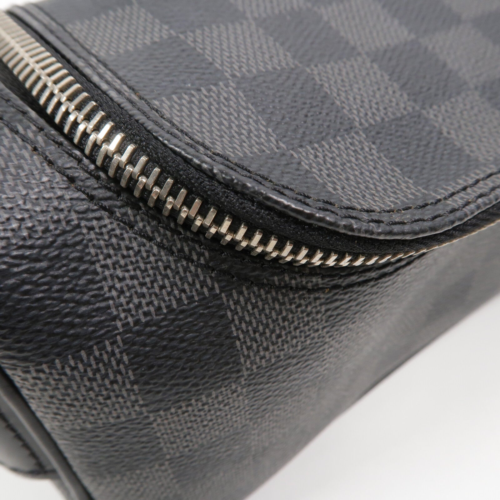 LOUIS VUITTON Damier Graphite Toiletry Pouch手拿包