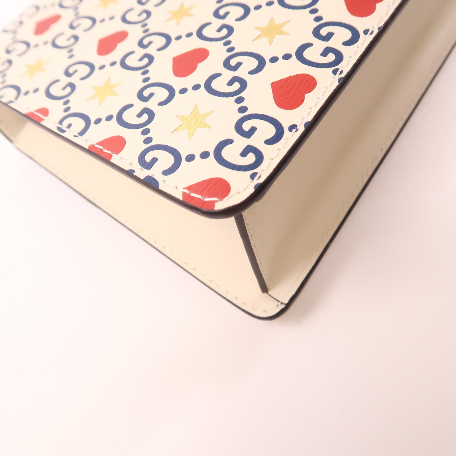 GUCCI 牛皮皮革Sylvie金扣肩背袋白色