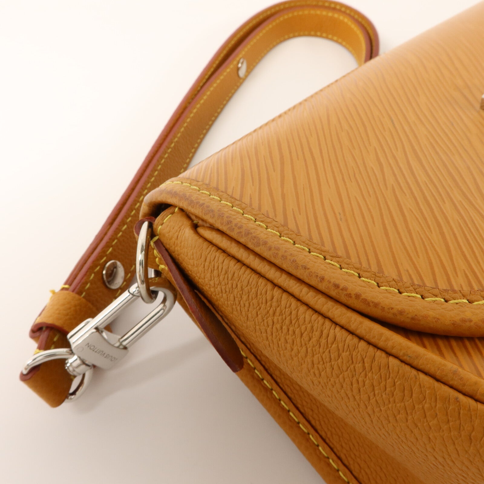 LOUIS VUITTON Epi Buci銀扣肩背袋棕色