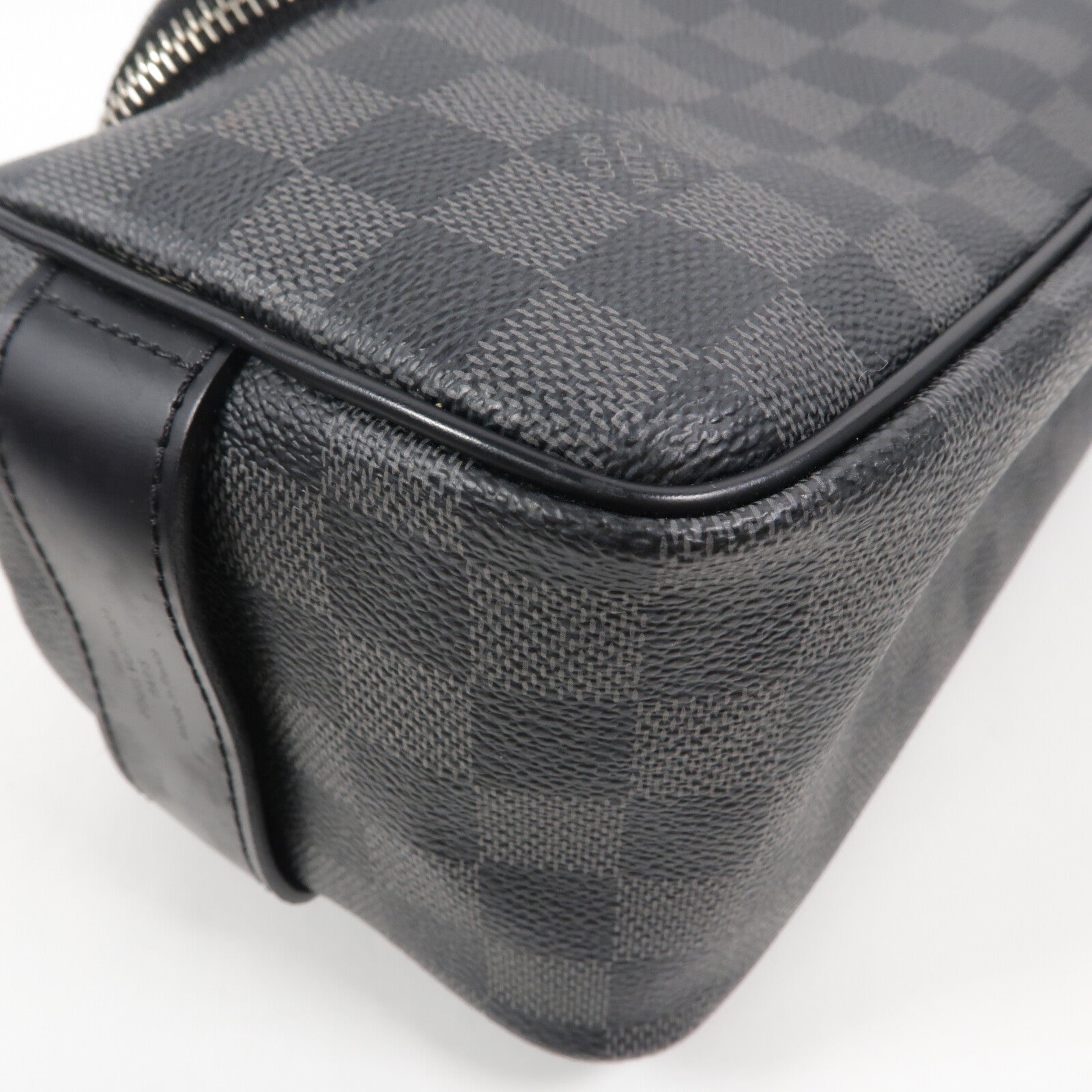 LOUIS VUITTON Damier Graphite Toiletry Pouch手拿包