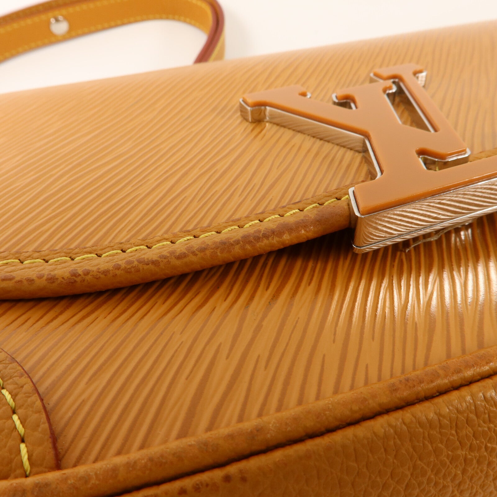 LOUIS VUITTON Epi Buci銀扣肩背袋棕色