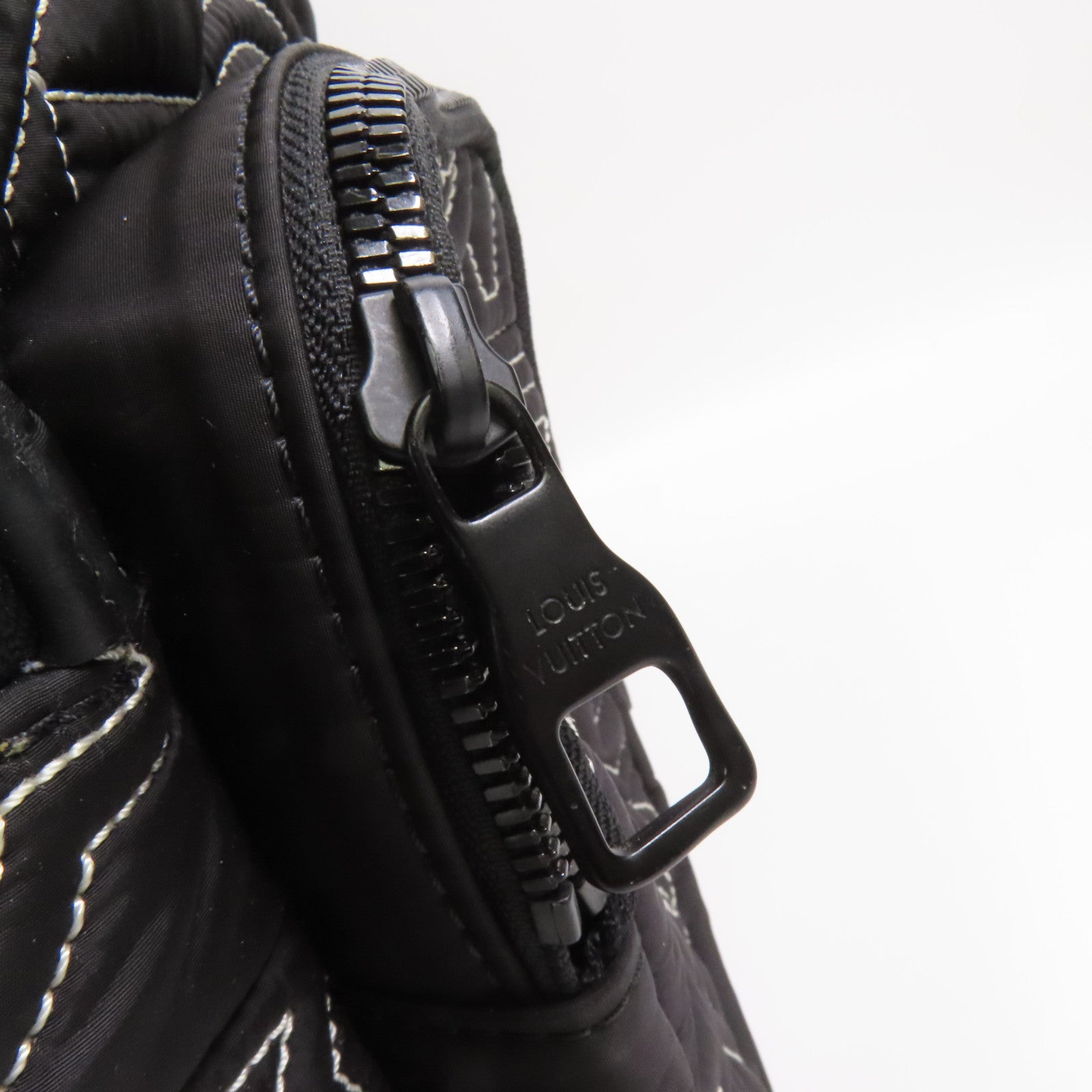 LOUIS VUITTON 尼龍Snow Capsule Backpack背包