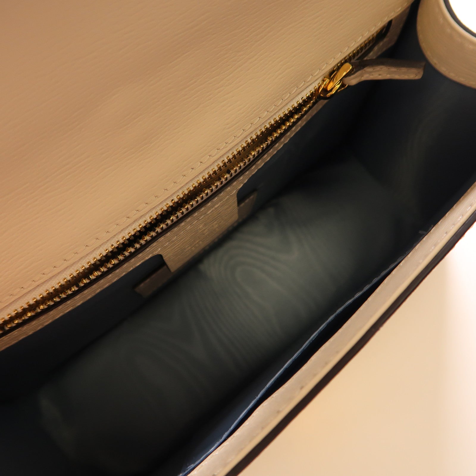 GUCCI 牛皮皮革Sylvie金扣肩背袋白色