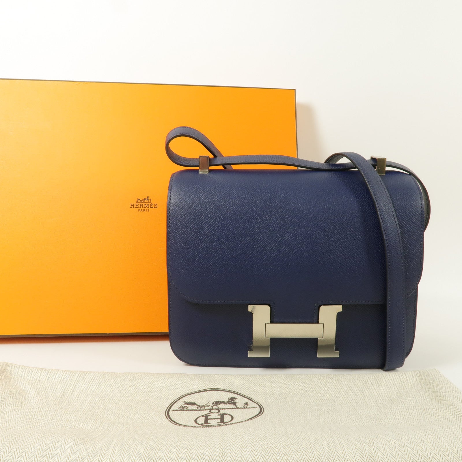 HERMES Epsom皮革Constance 24肩背袋Bleu Saphir
