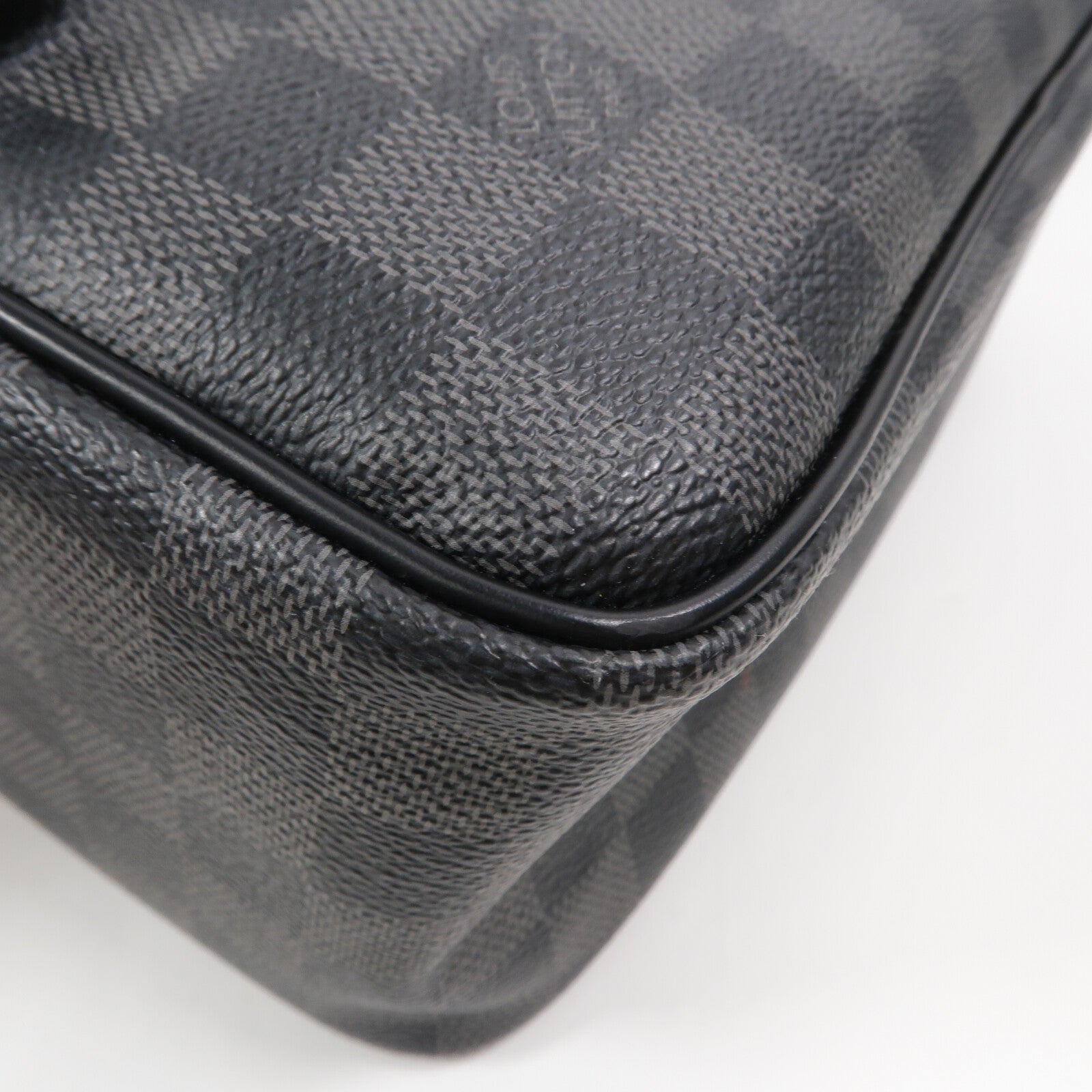LOUIS VUITTON Damier Graphite Toiletry Pouch手拿包