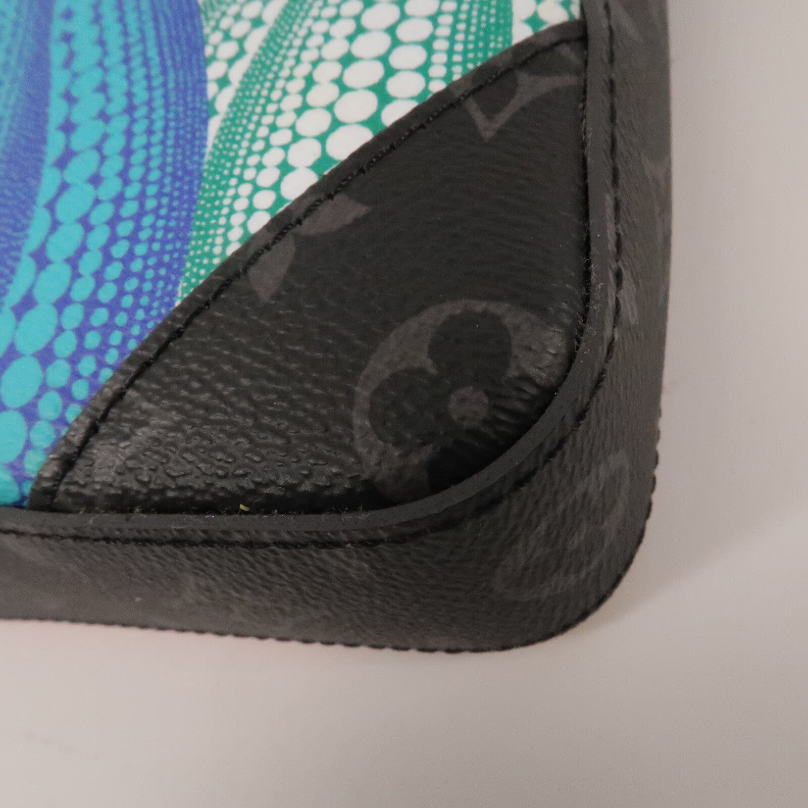 LOUIS VUITTON Monogram Eclipse YK x Trio Messenger銀扣肩背袋