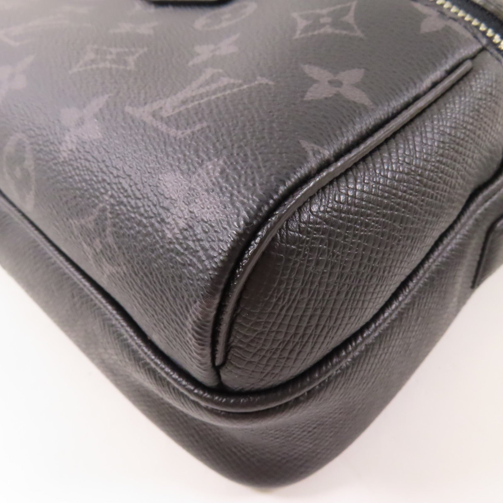 LOUIS VUITTON Monogram Eclipse/Taiga Outdoor Messenger銀扣肩背袋