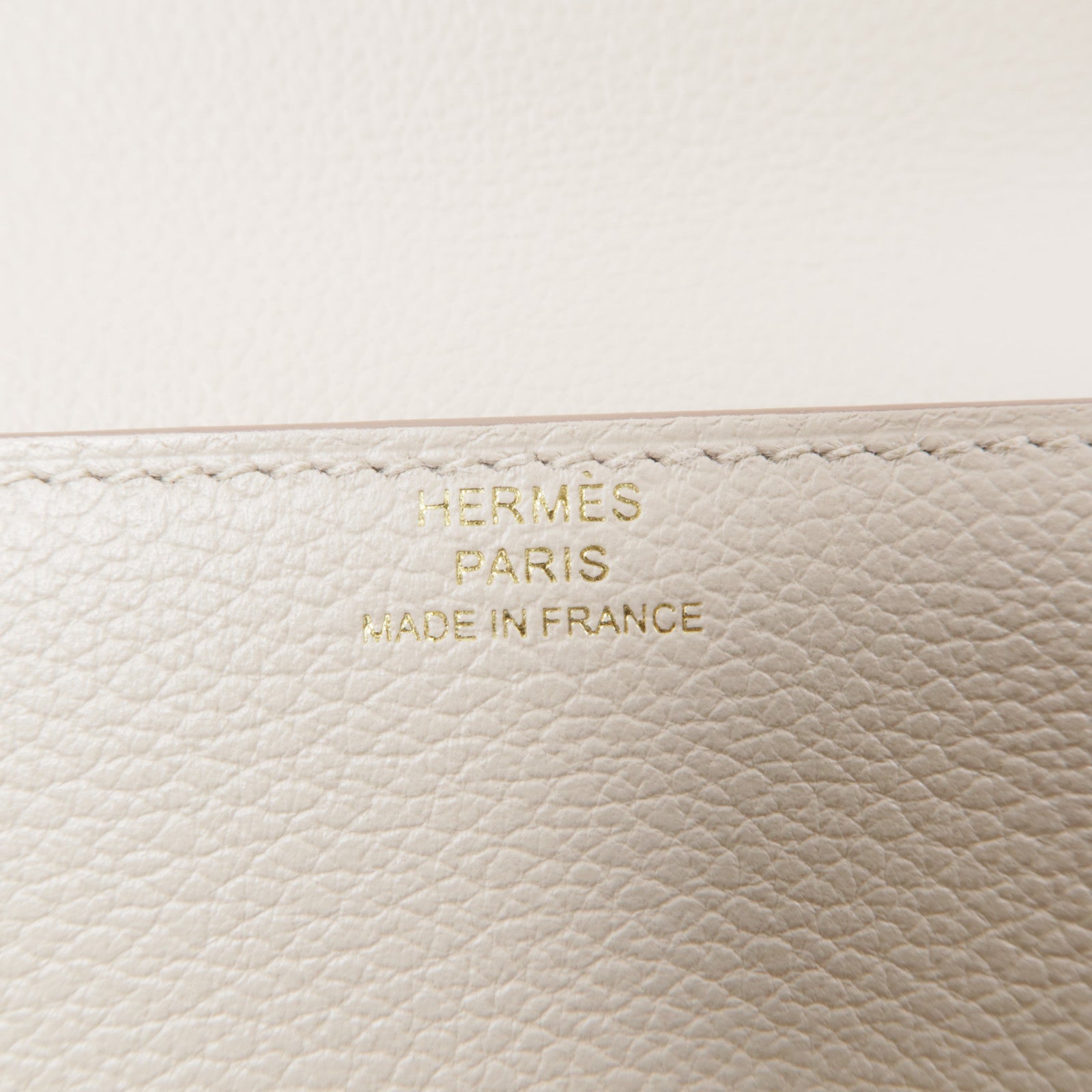 HERMES Evercolor皮革Roulis Slim金扣錢包Nata白色